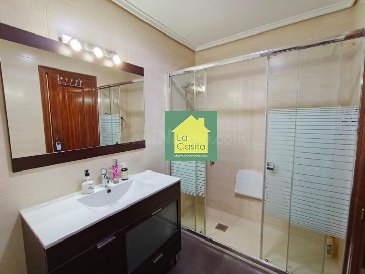 LA CASITA INMOBILIARIA VENDE PISO ZONA CENTRO-FERIA