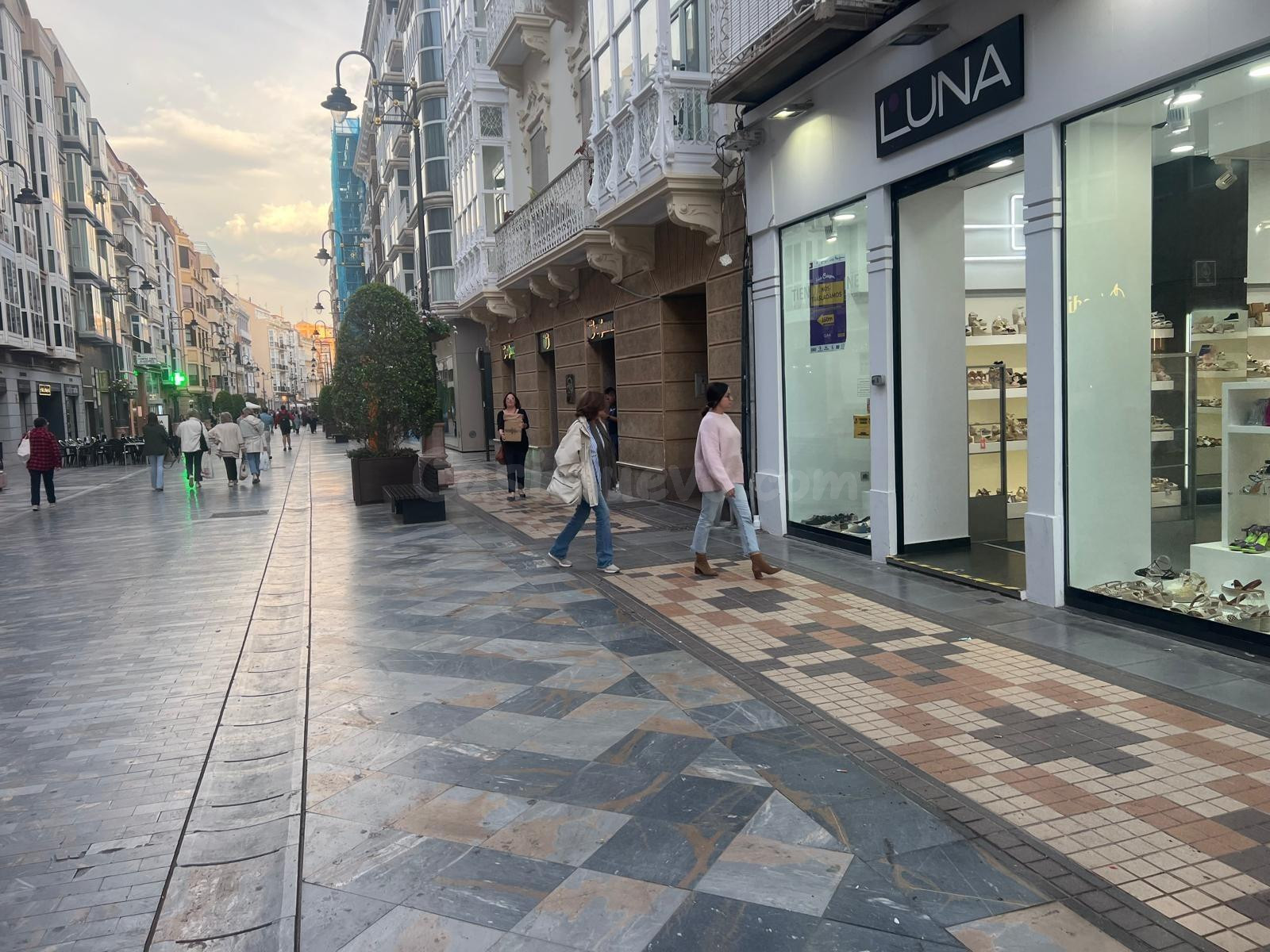 LOCAL COMERCIAL EN CALLE DEL CARMEN - foto 2