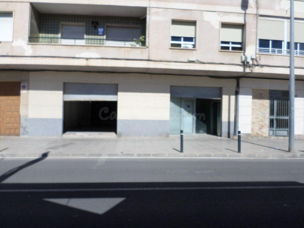 Amplio local de 168 m2 situado en la zona de Los Barreros