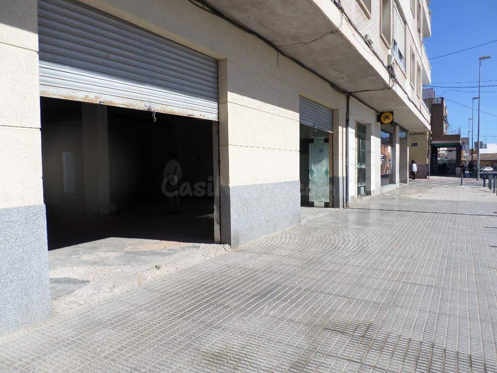 Amplio local de 168 m2 situado en la zona de Los Barreros - foto 4