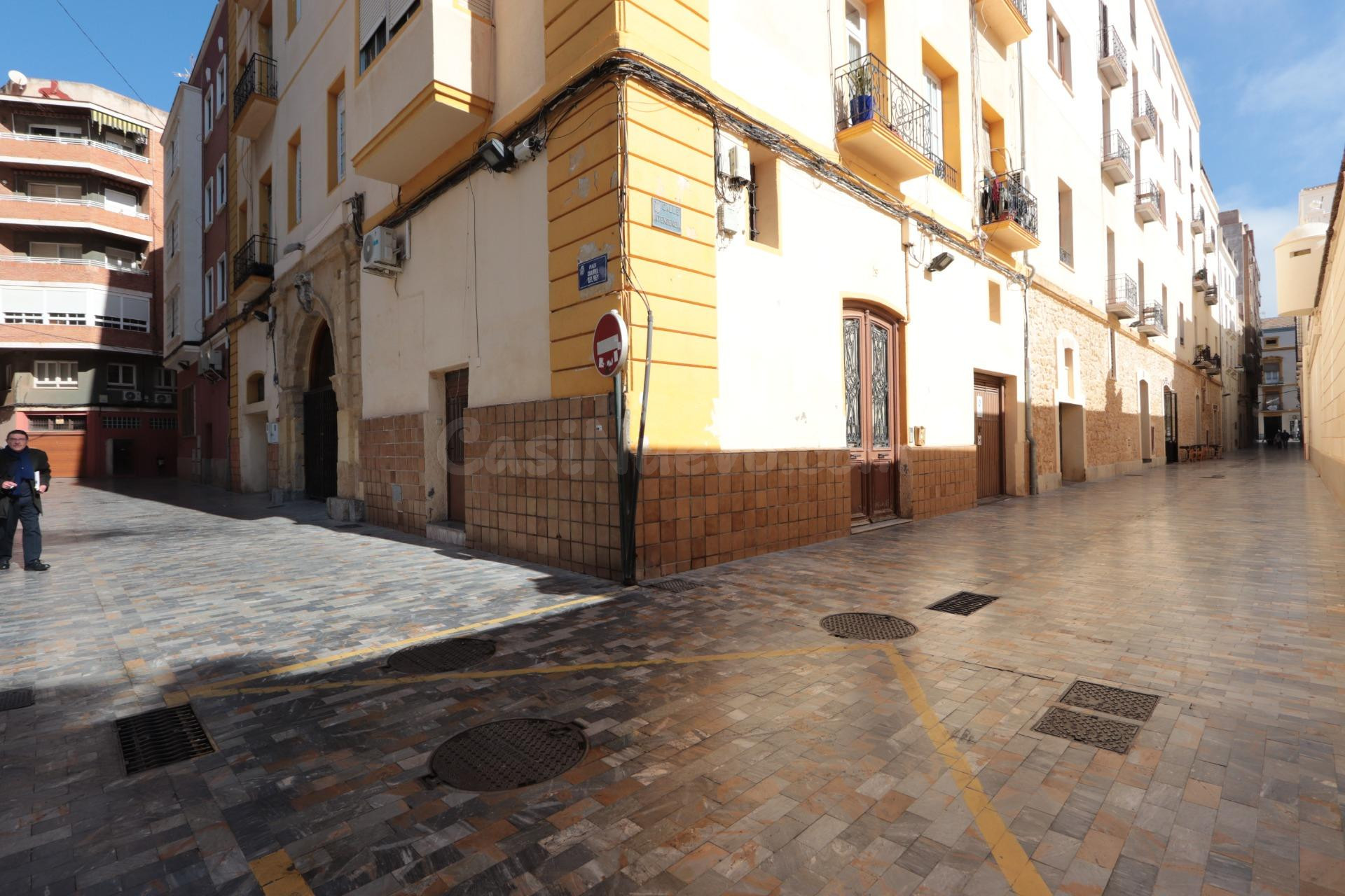 EXCLUSIVA VIVIENDA EN LAS CASAS DEL REY JUNTO A CALLE REAL