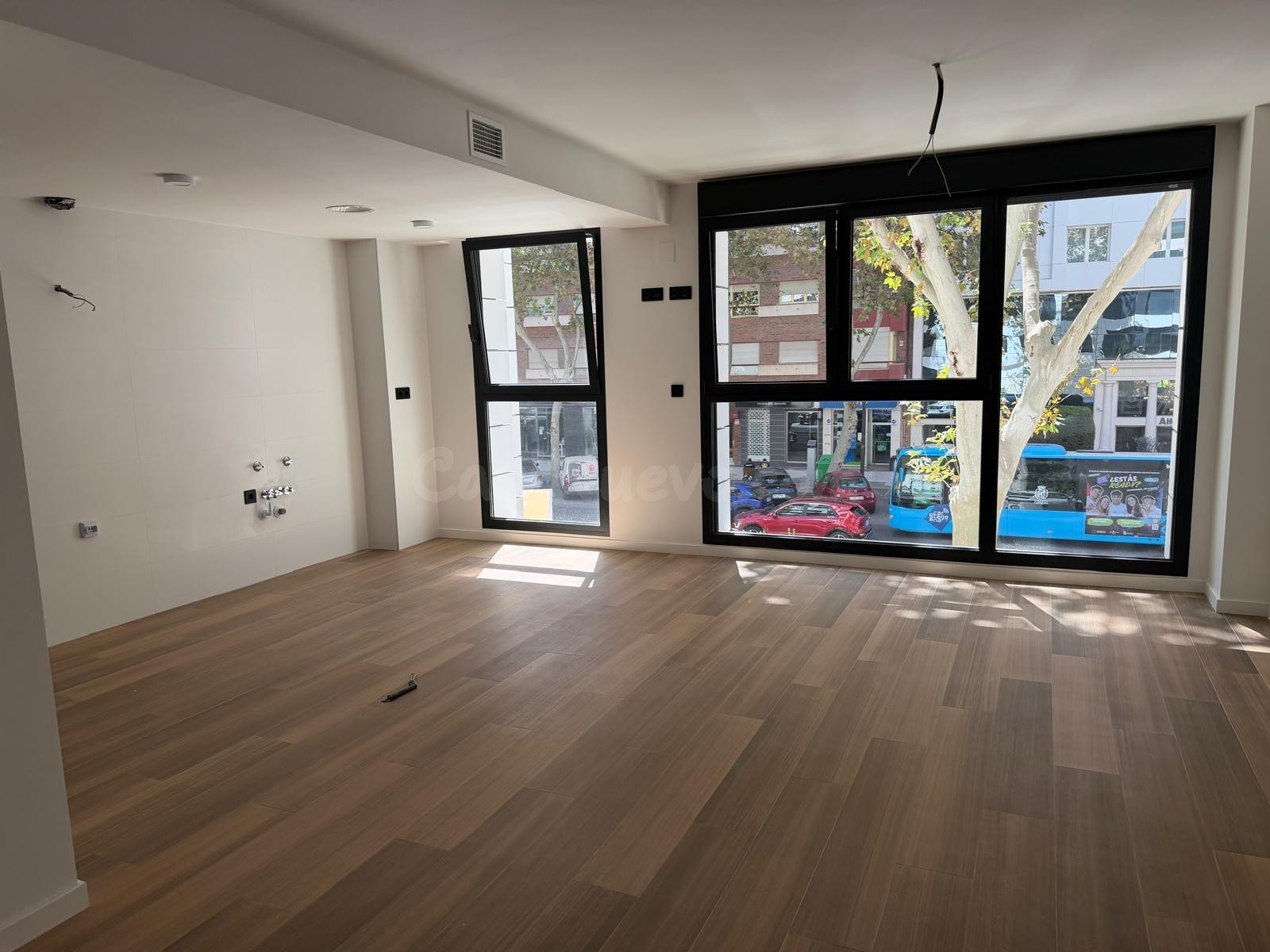VIVIENDA DE LUJO A ESTRENAR CON TERRAZA DE 40 M2, GARAJE Y TRASTERO.