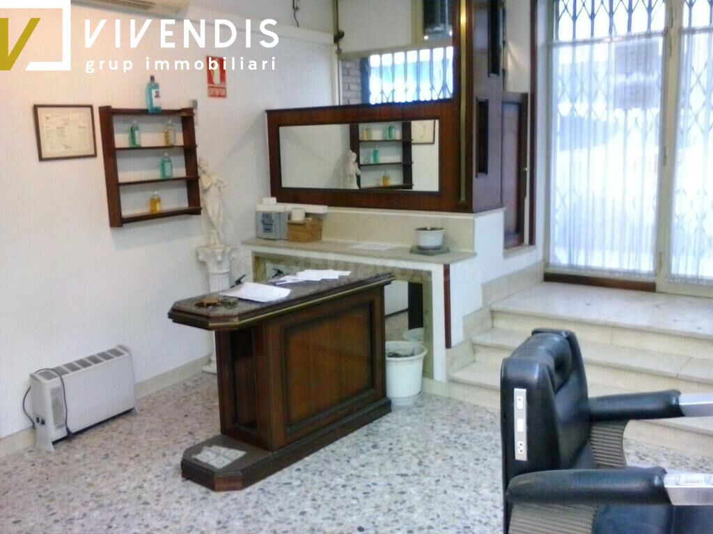 LOCAL COMERCIAL EN VENTA ZONA DOCTOR COMBELLES