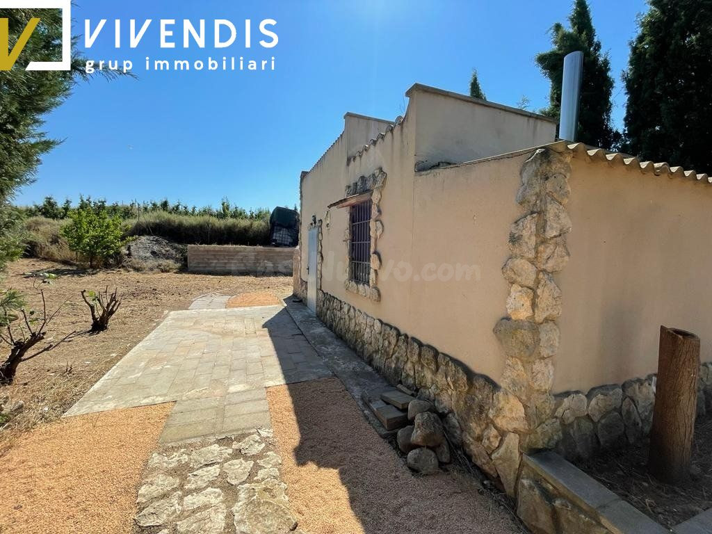 VENTA CASA CON TERRENOS EXTENSOS - ALBATARREC
