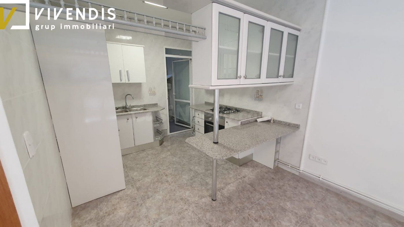 PISO EN VENTA - PRÍNCIPE DE VIANA.