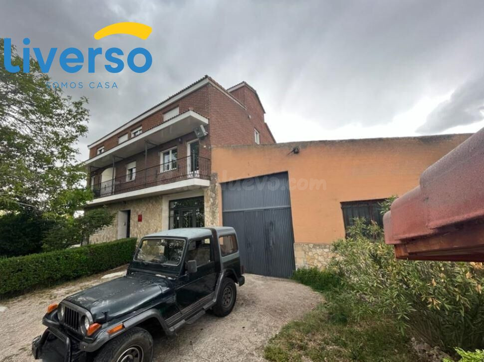 Se vende apartamentos turísticos con parcela y nave a 30 km de Burgos.