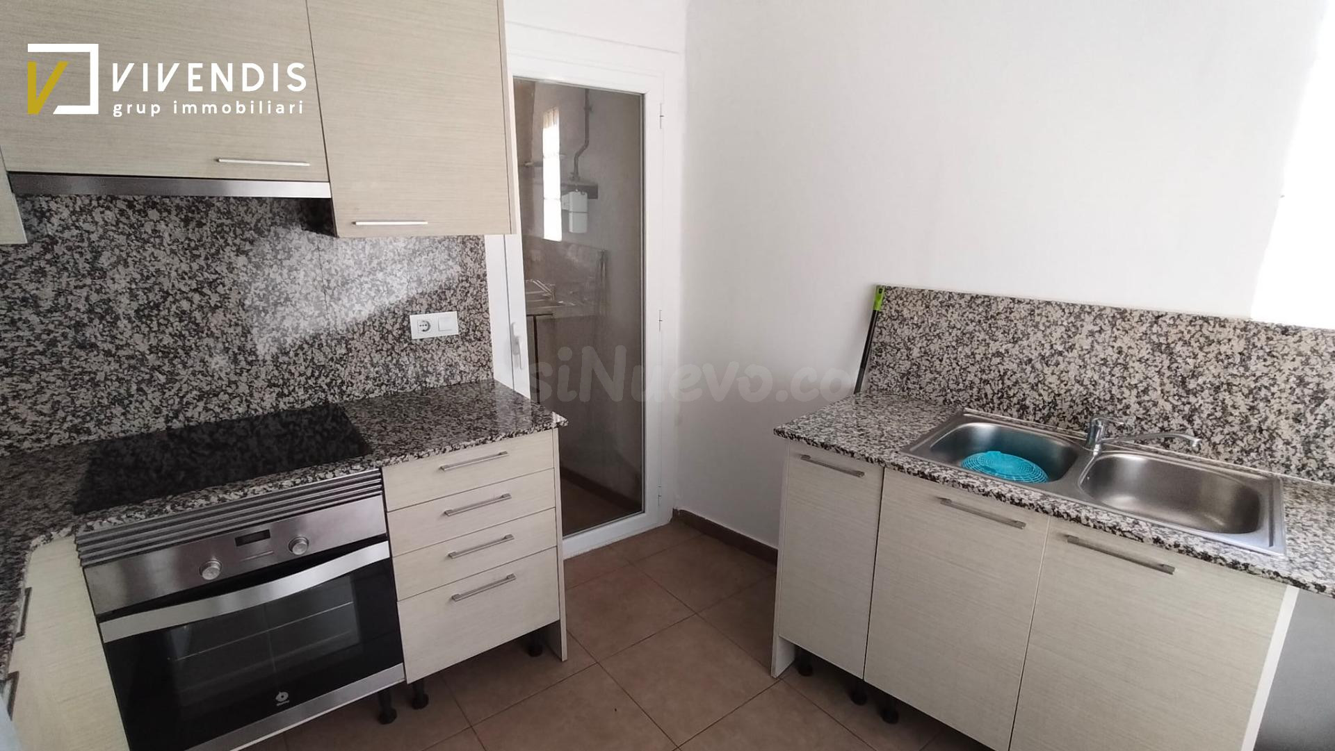 EDIFICIO EN VENTA - LINYOLA