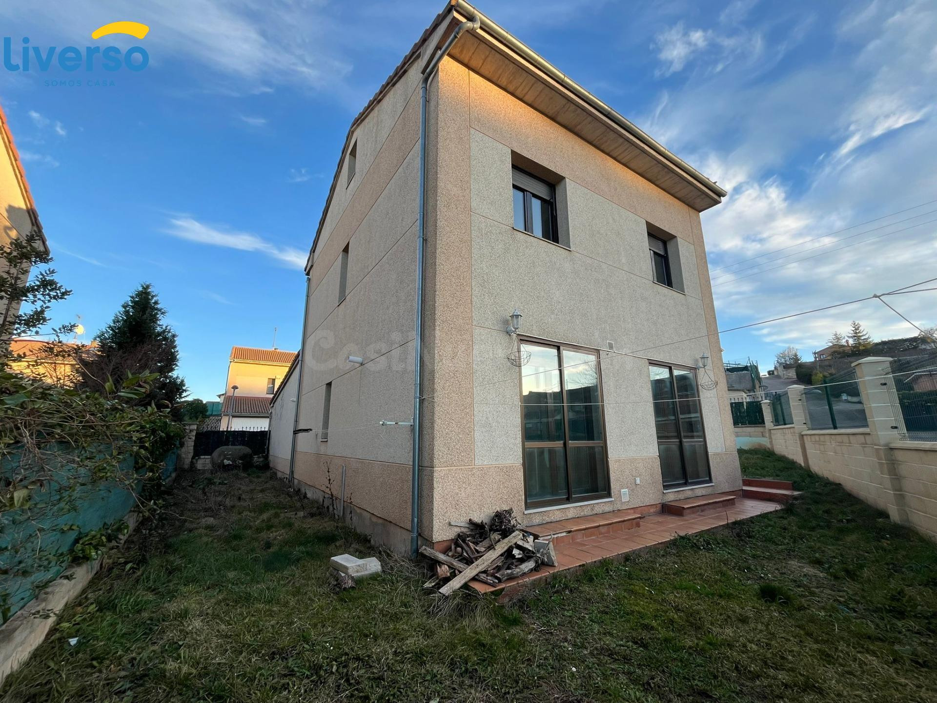 Alquiler Exclusiva Casa Independiente amueblada – Arcos de la Llana