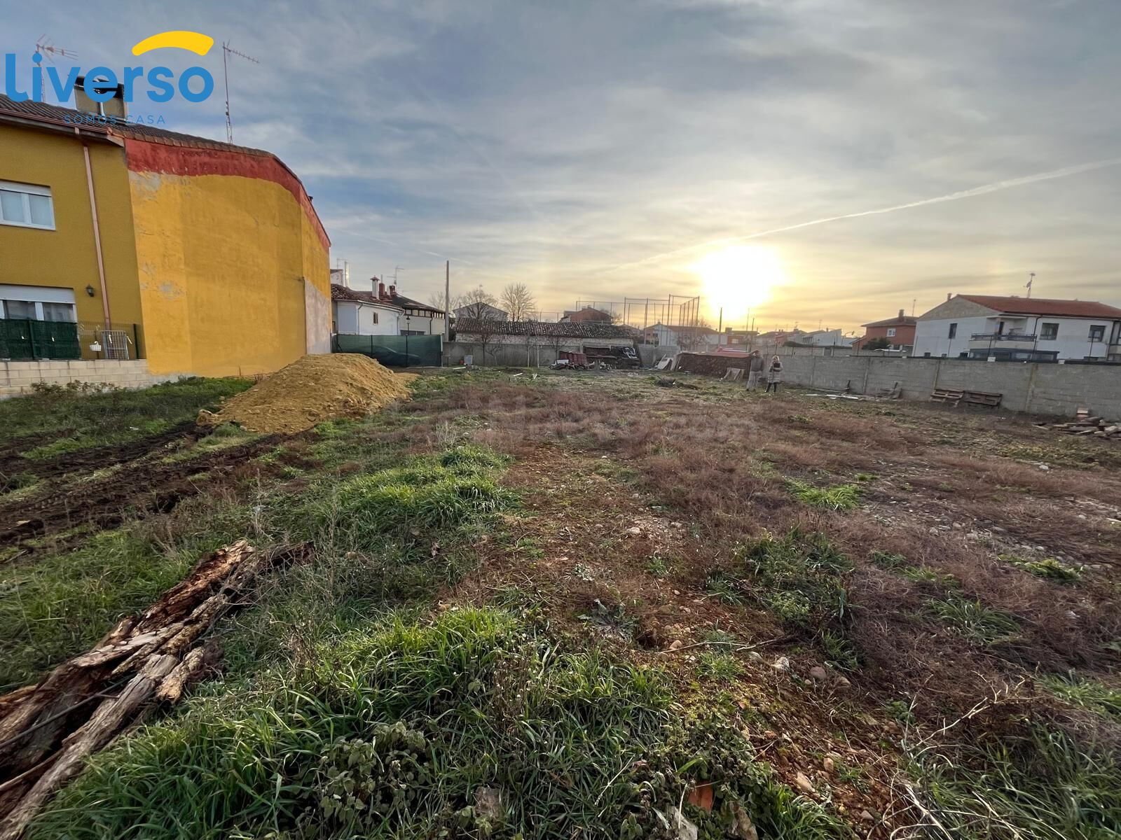 Terreno Urbano Edificable para Adosados de 2 Plantas + Buhardilla