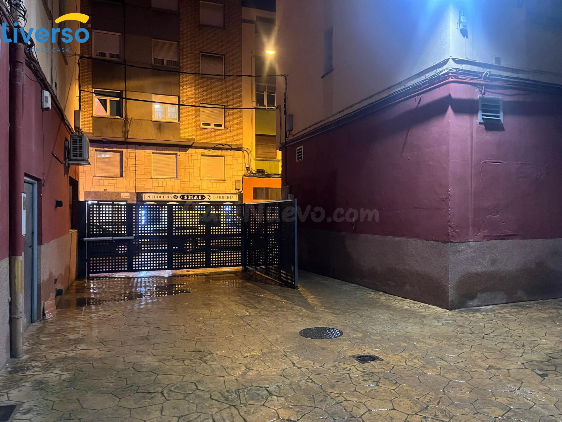 Garaje en venta en Calle Hospicio – Amplio, seguro y con esp