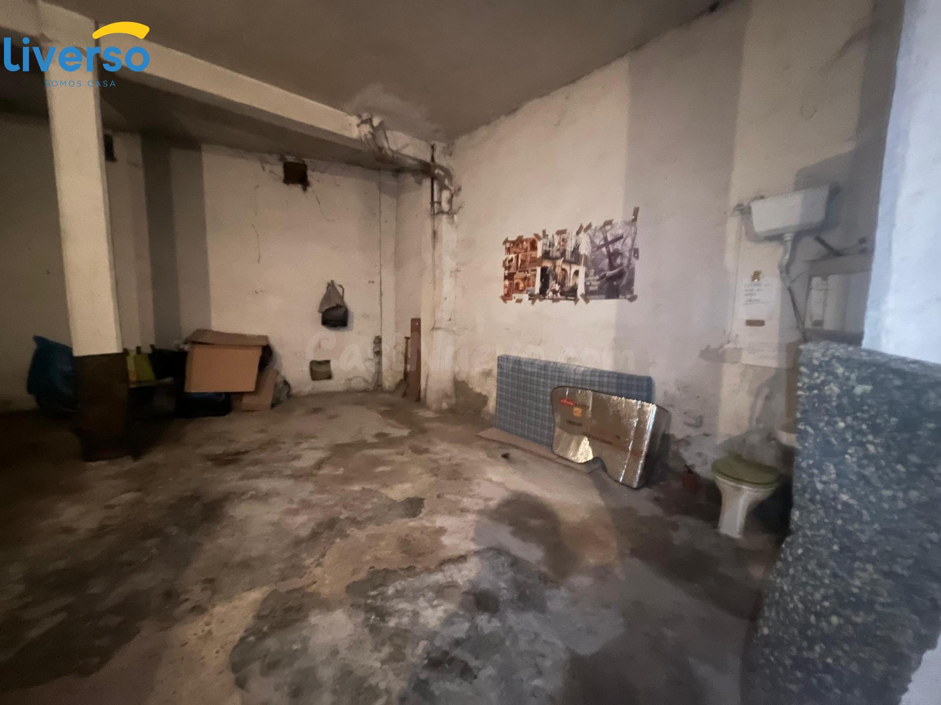 Garaje en venta en Calle Hospicio – Amplio, seguro y con esp - foto 3