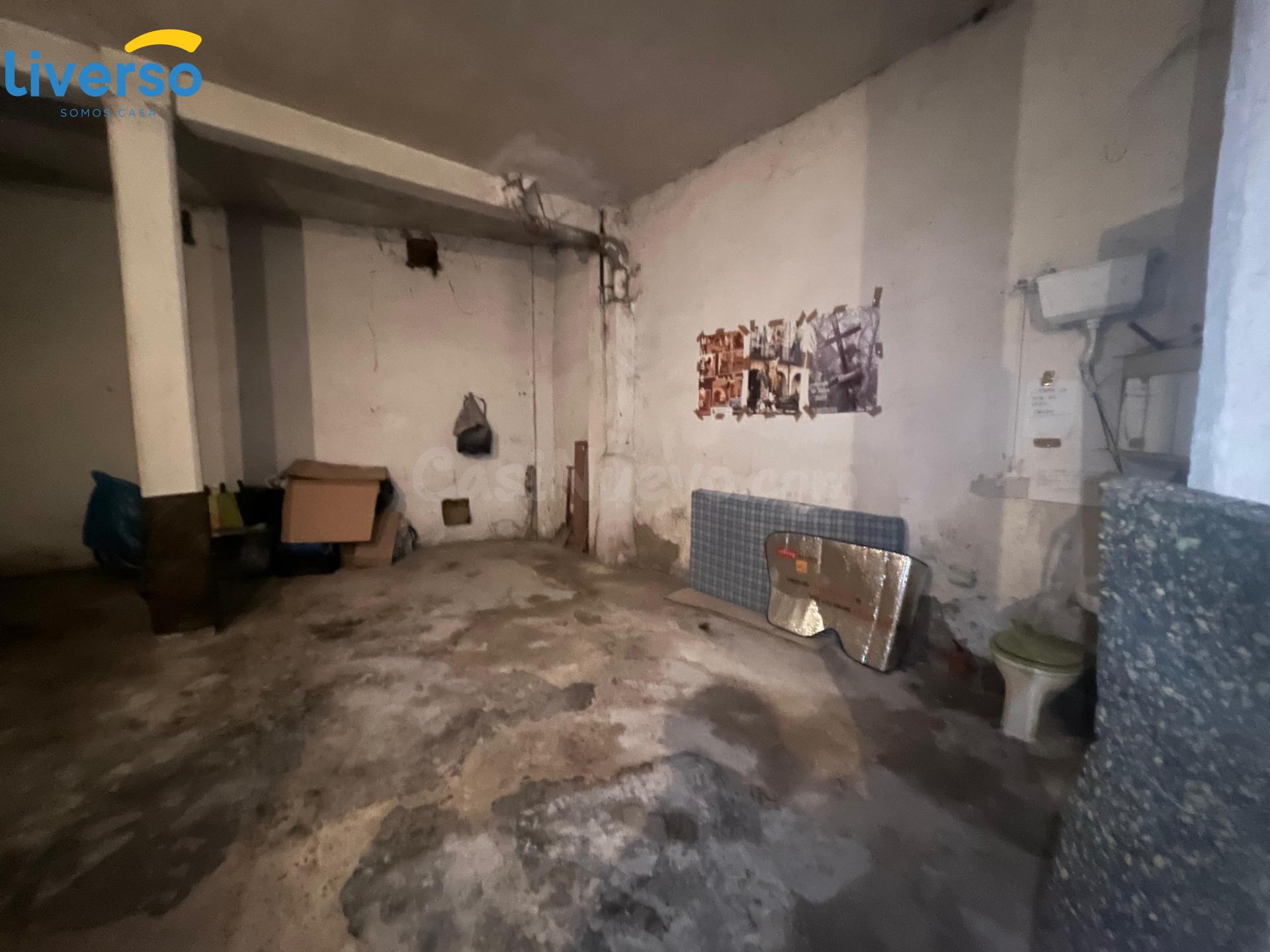 Garaje en venta en Calle Hospicio – Amplio, seguro y con esp - foto 4