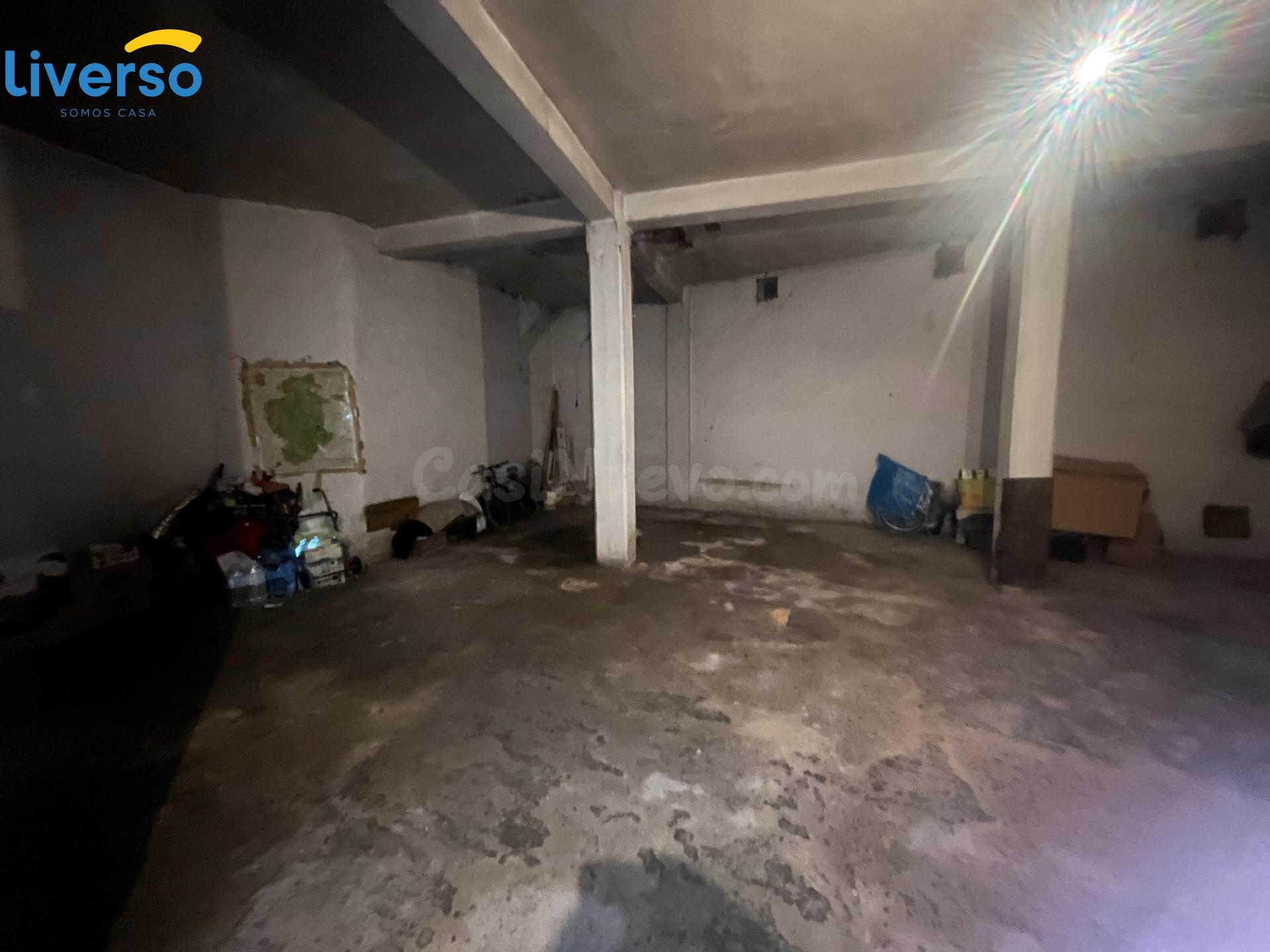Garaje en venta en Calle Hospicio – Amplio, seguro y con esp - foto 5