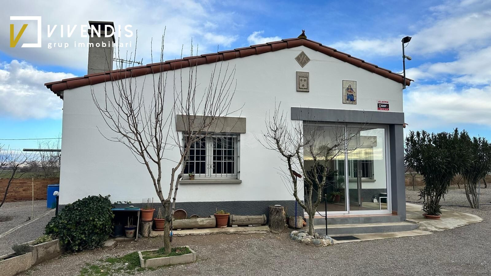MASIA EN ANGLESOLA