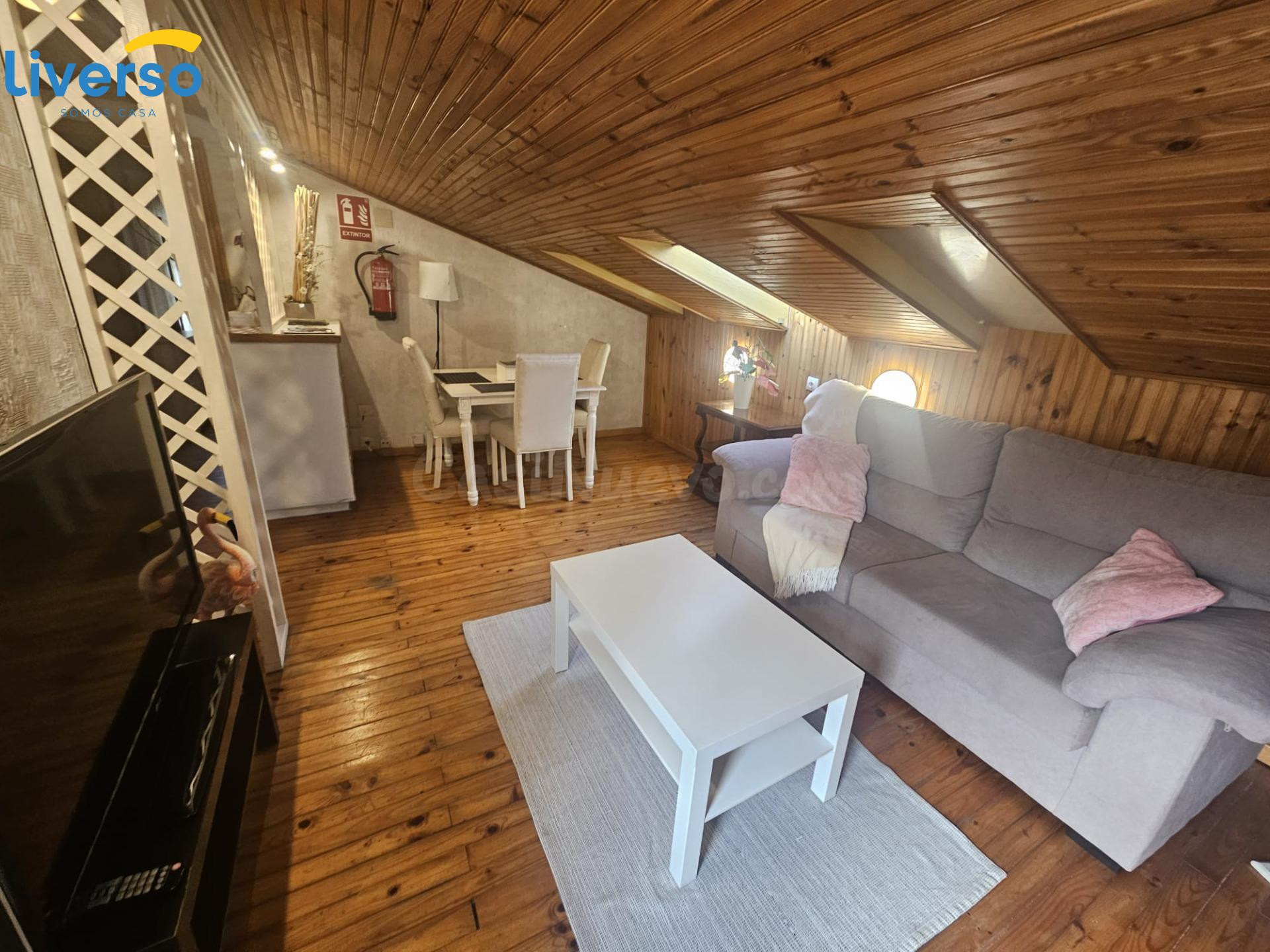 SE VENDE PISO EN EL CENTRO DE BURGOS, ¡ENTRAR A VIVIR! - foto 2