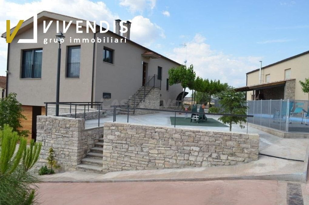 CASA EN VENTA CERCA DE CERVERA