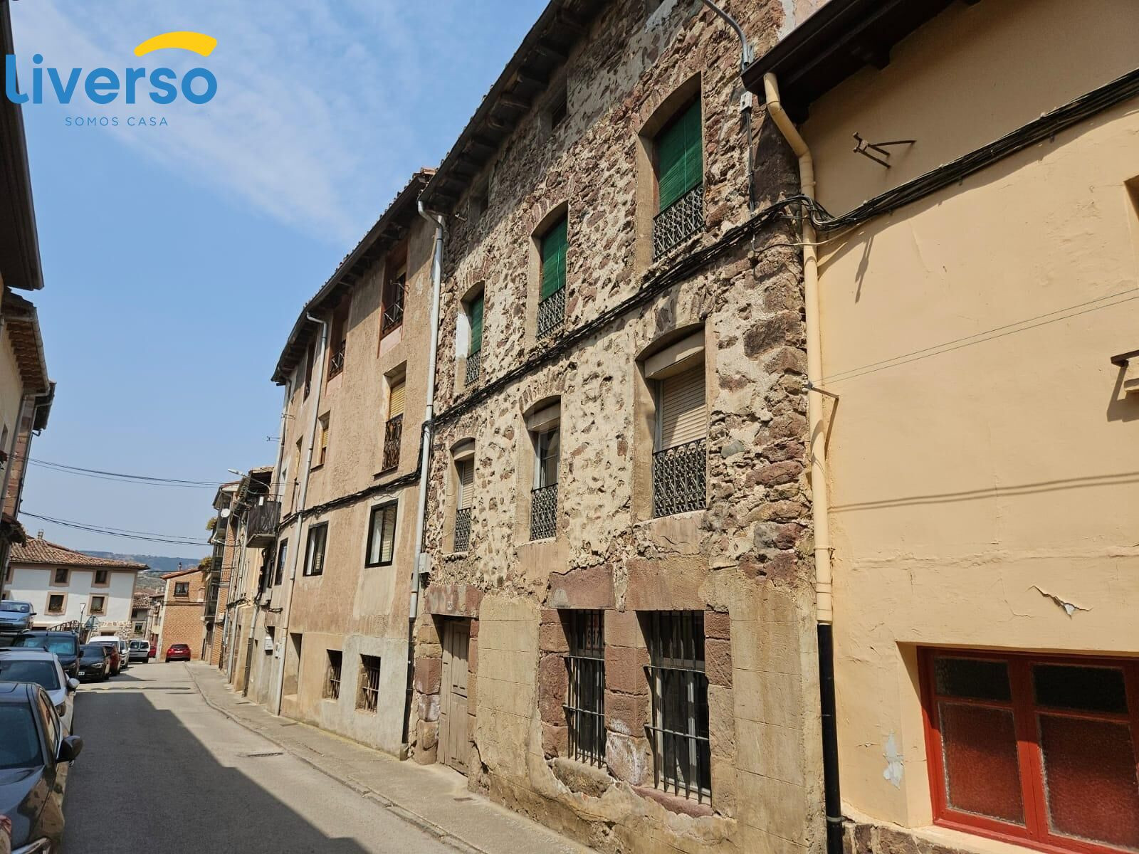 Amplia vivienda con encanto en Pradoluengo, ideal para inversión o gran familia