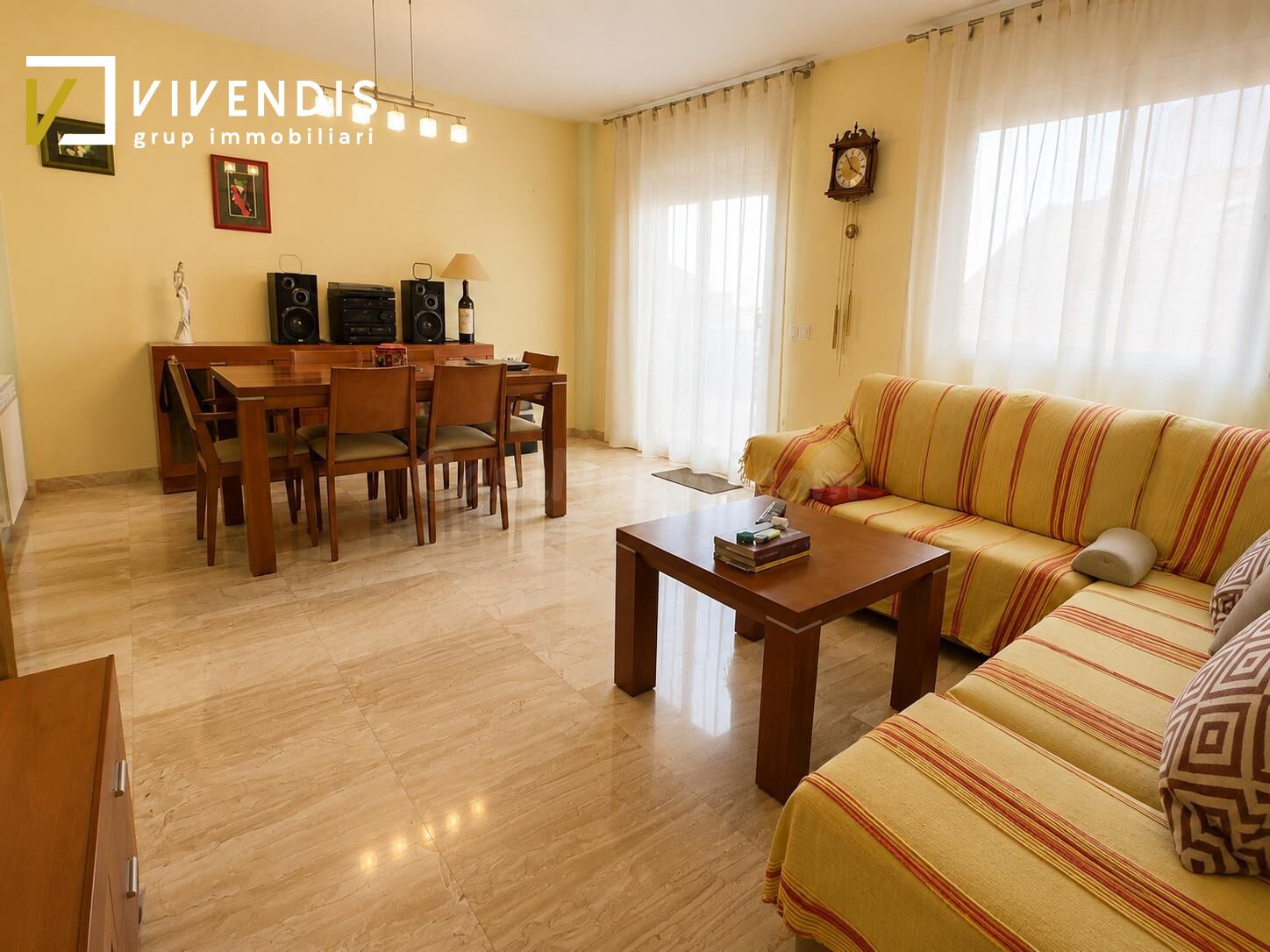 CASA ADOSADA EN VENTA - TORREFARRERA