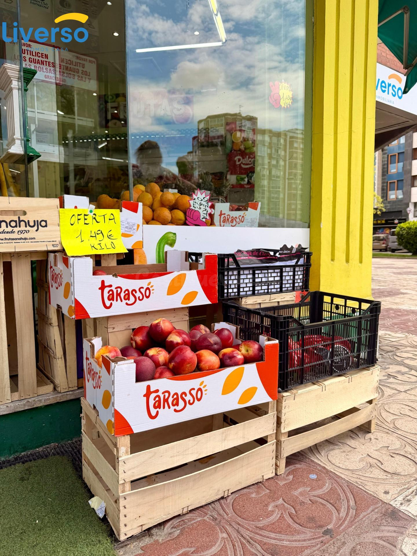 Traspaso de frutería rentable en pleno Reyes Católicos