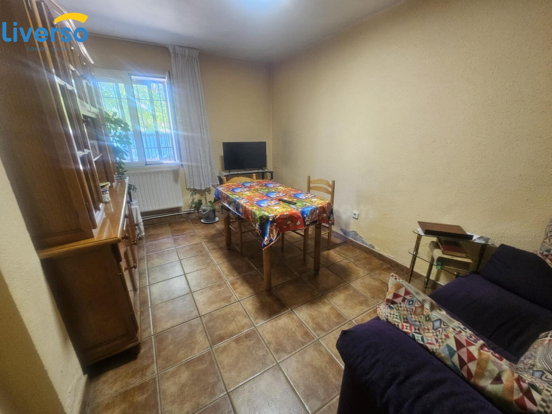 SE VENDE PRECIOSO CHALET INDEPENDIENTE EN VILLAFRIA, CON JAR - foto 4