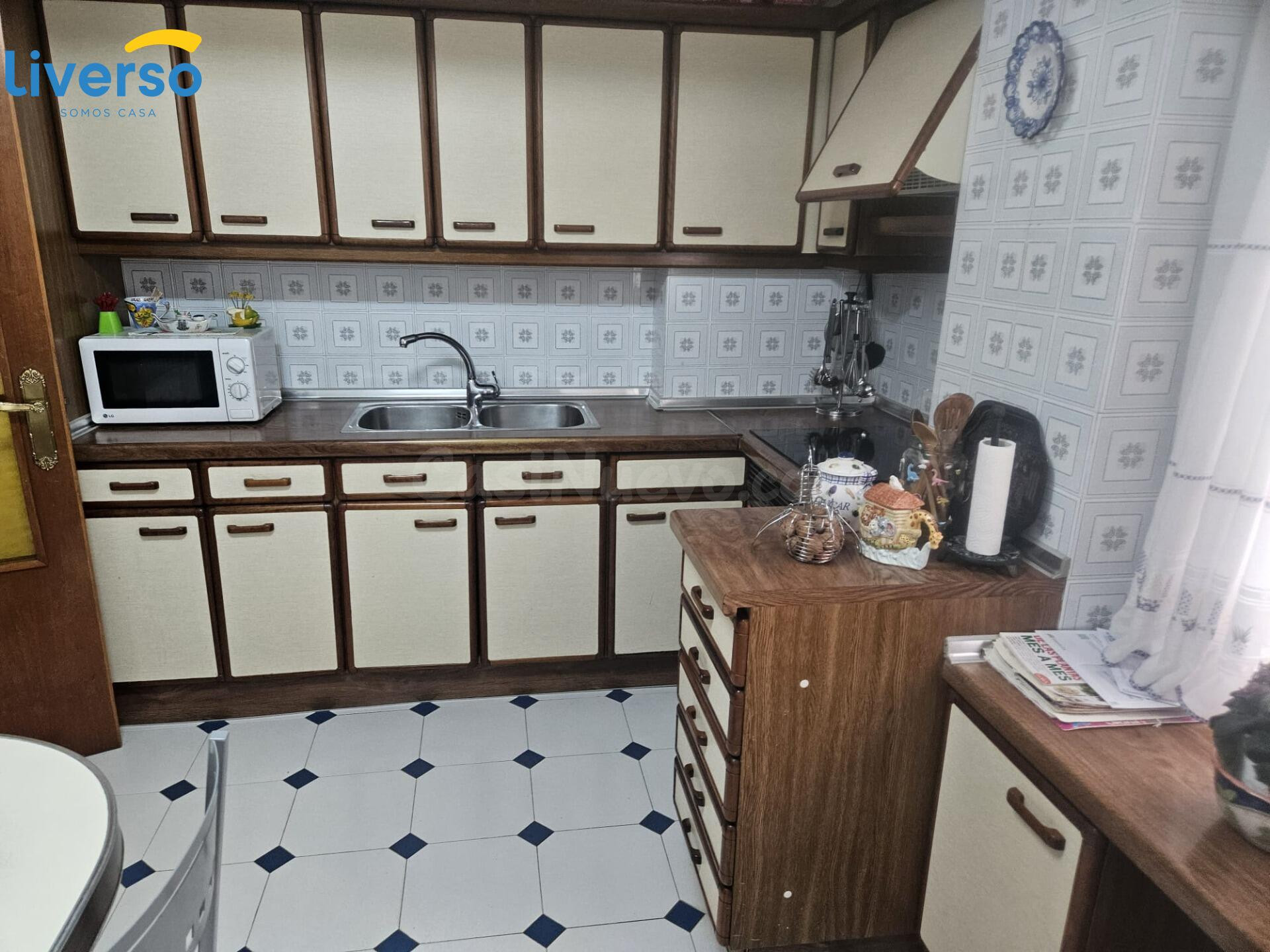 SE VENDE PRECIOSO PISO EN EL CENTRO DE BURGOS, GRAN TAMAÑO!! - foto 3