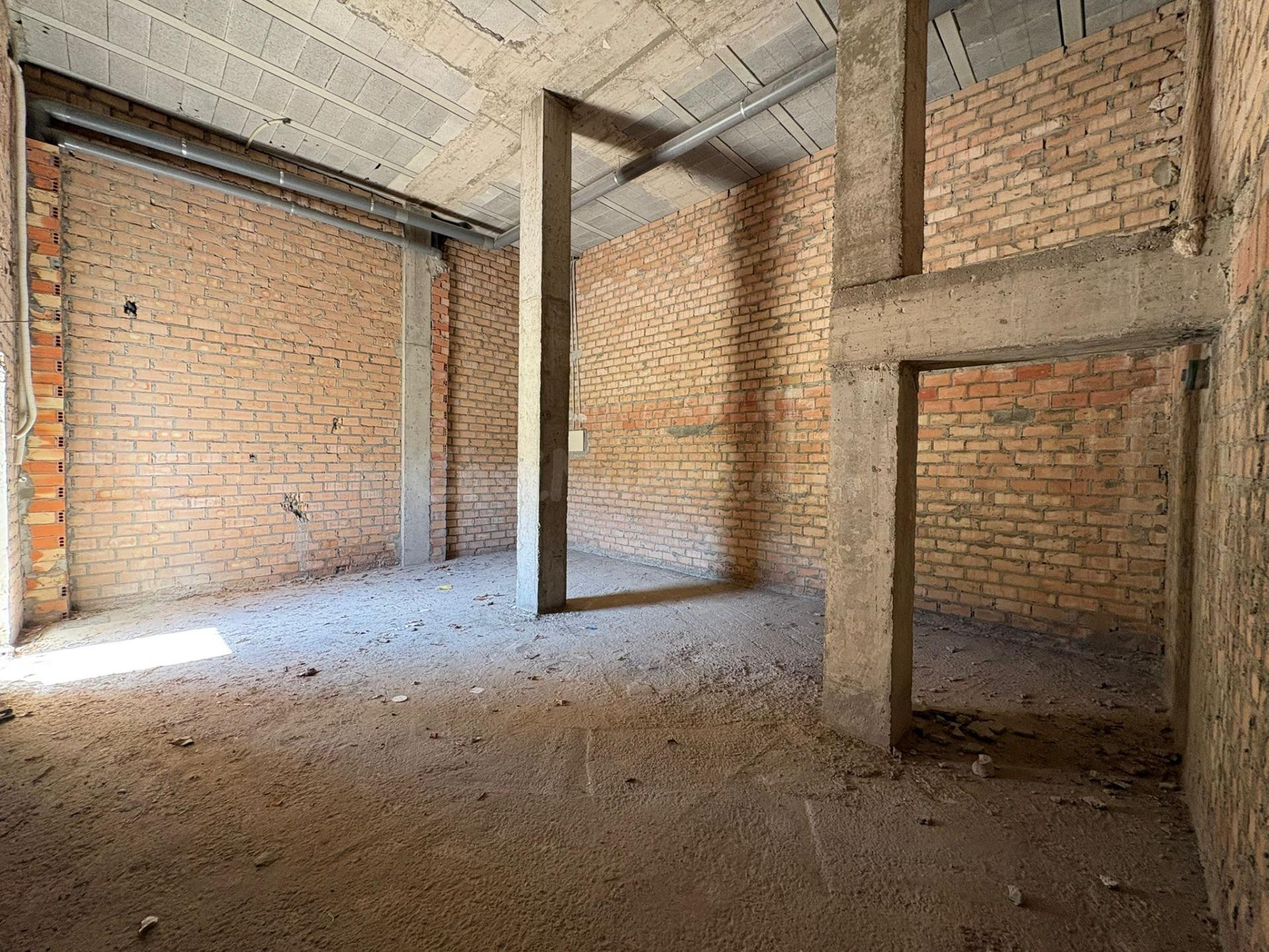 LOCAL EN BRUTO IDEAL PARA NUEVO PROYECTO