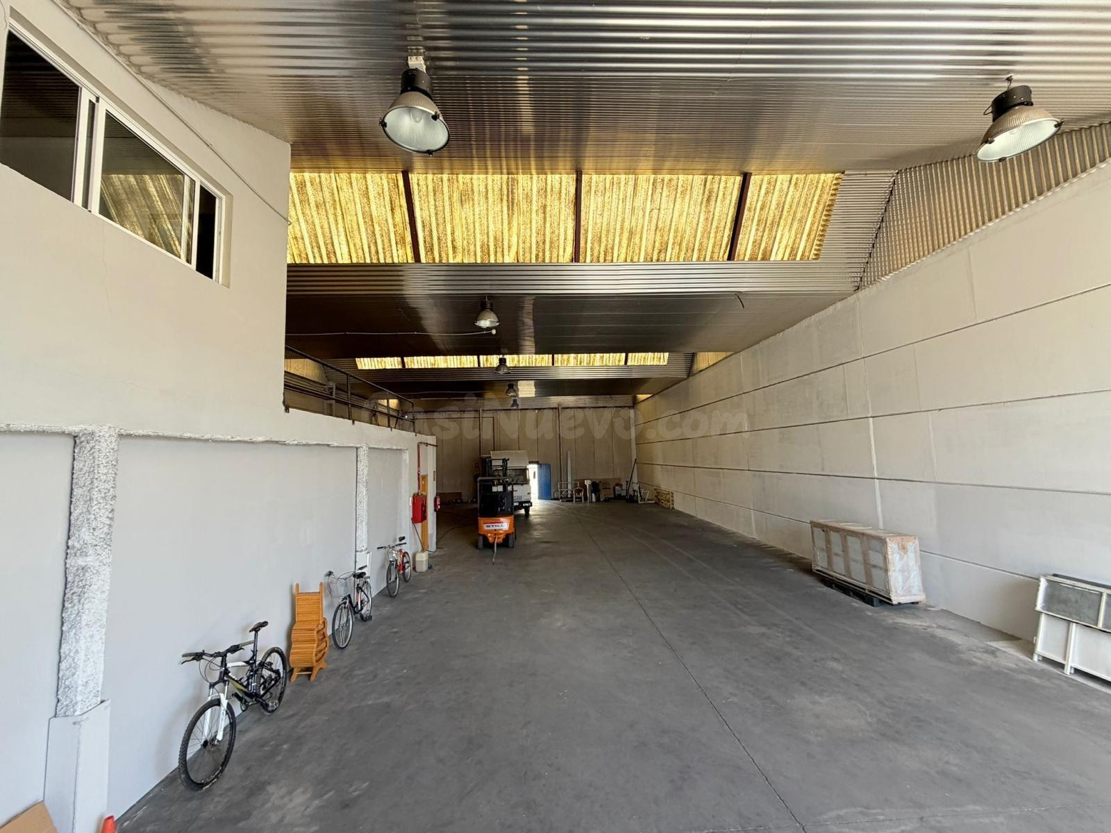 NAVE INDUSTRIAL CON CONSTRUCCIÓN