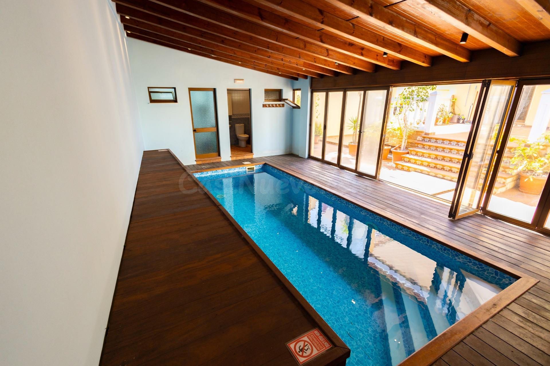 PRECIOSO CHALET CON PISCINA CLIMATIZADA