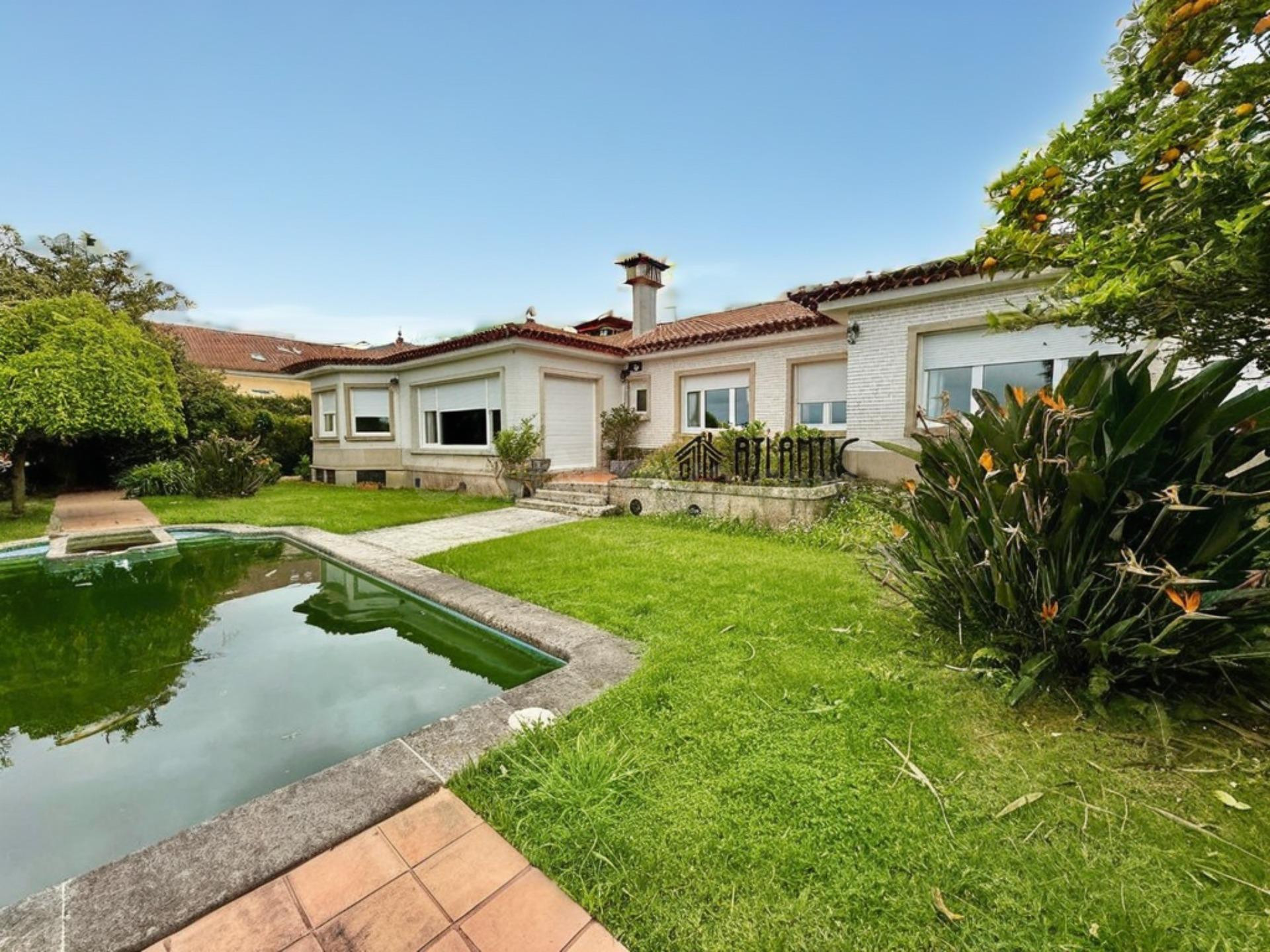 Villa 8 habitaciones 357m² en venta - Alcabre