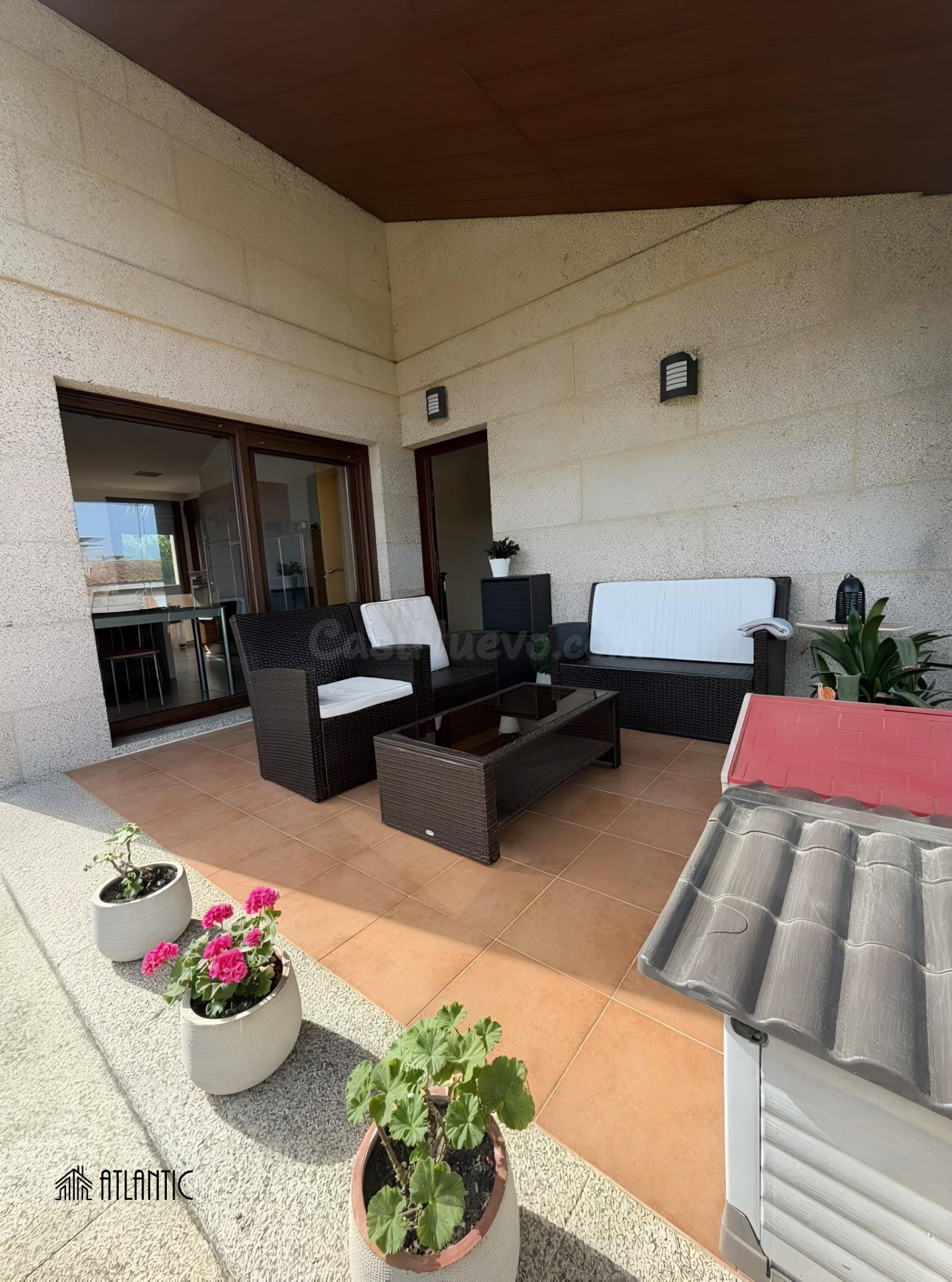 Casa con encantadoras vistas al mar, jardín, piscina y 5 hab - foto 2