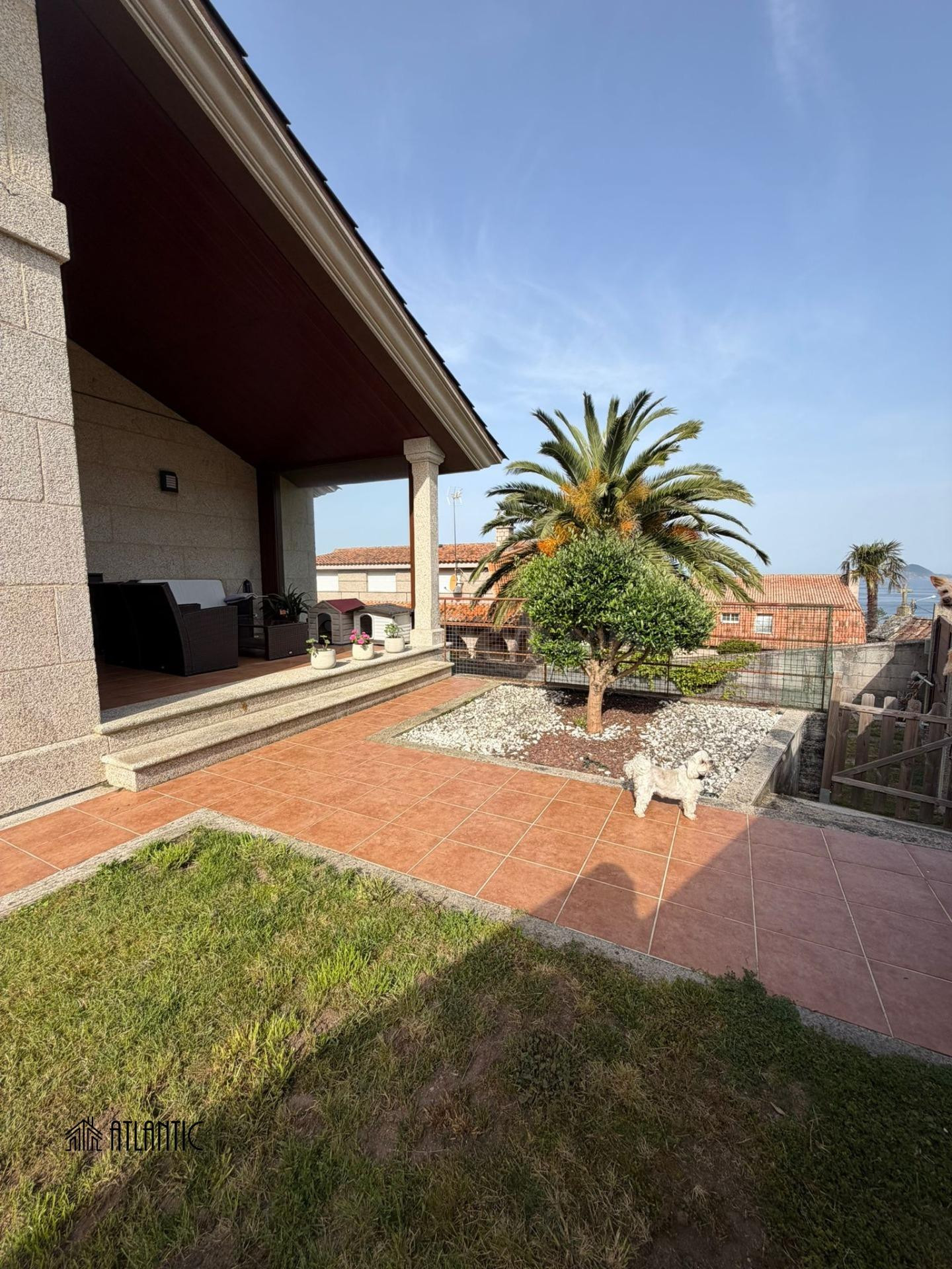 Casa con encantadoras vistas al mar, jardín, piscina y 5 hab - foto 4