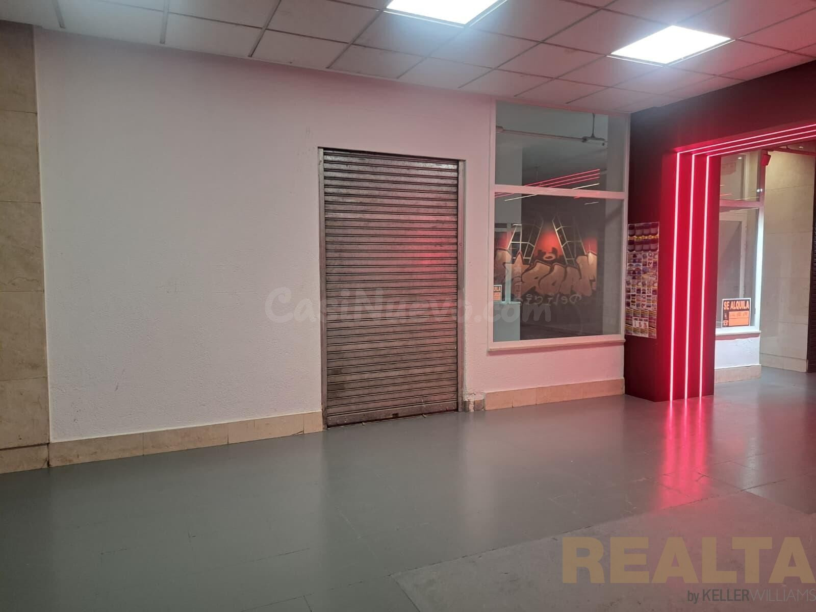 Oportunidad de local en alquiler en galería comercial muy transitada