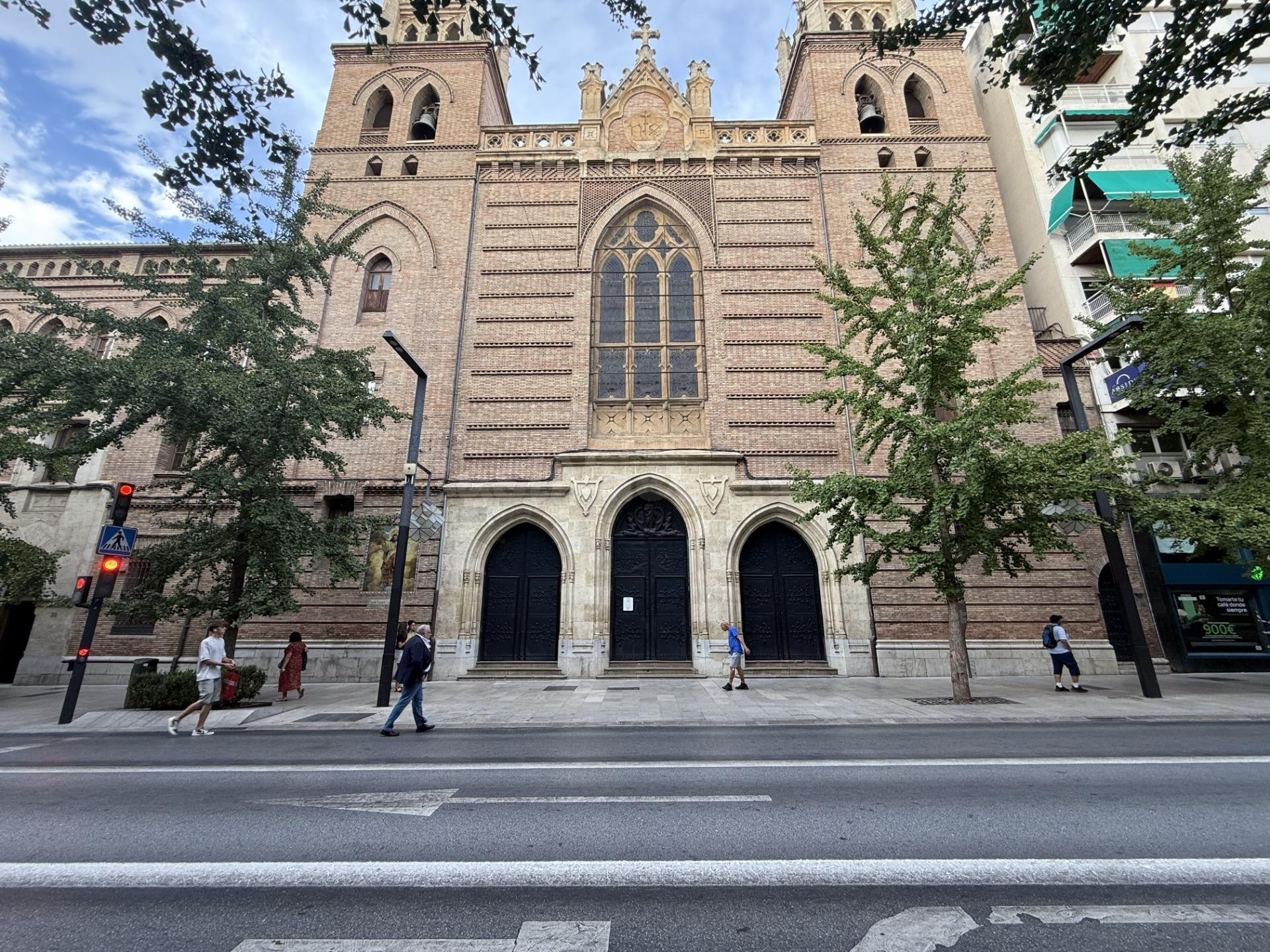 ✨ Vive en el corazón de Granada: Gran Vía de Colón