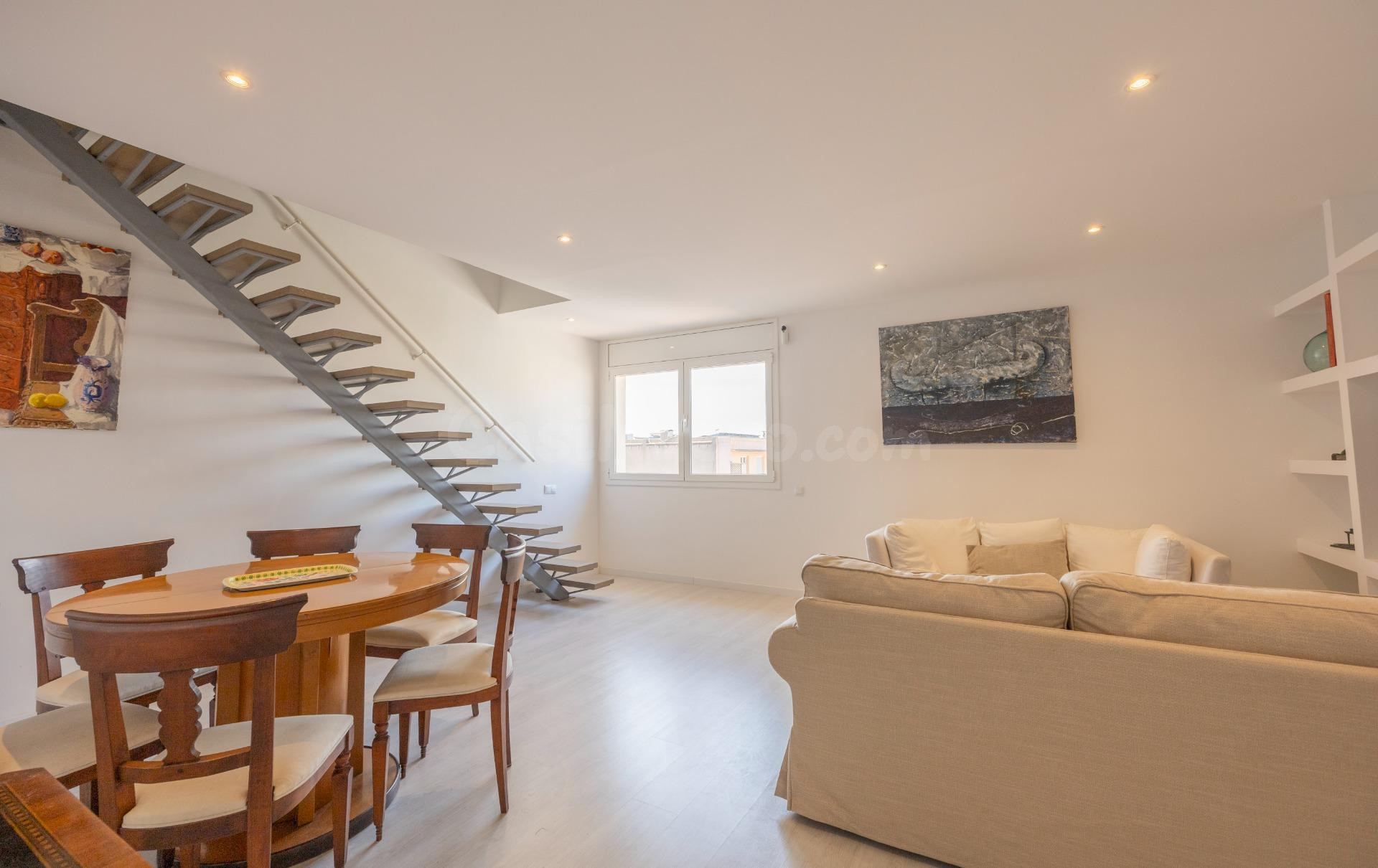 Se Vende Exclusivo ático dúplex reformado y amueblado en Ram - foto 4