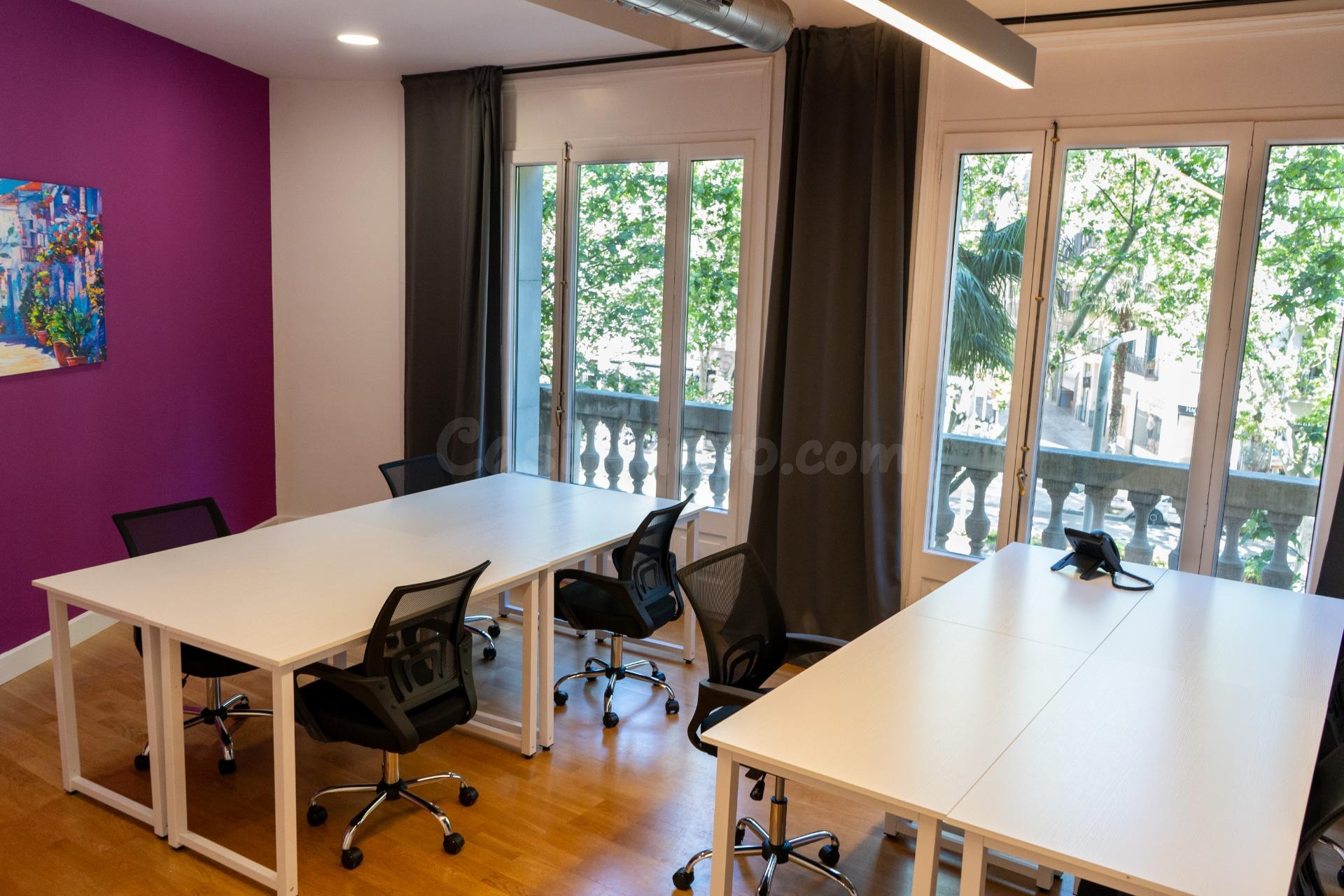 Alquiler de Despachos • Puestos de coworking desde 150 €/mes. • Despachos privados desde 500 €/mes