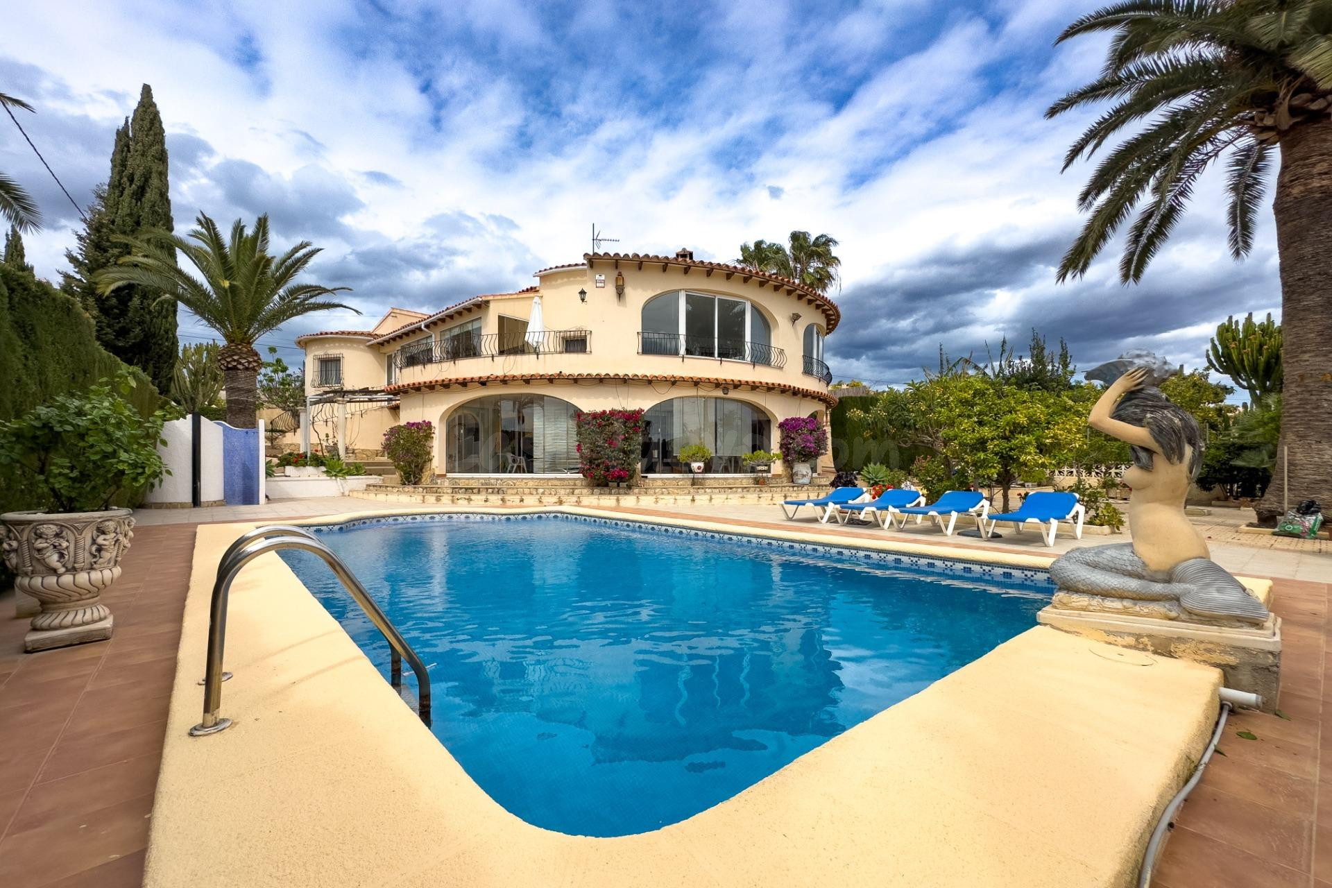 Villa semi reformada en una de las mejores urbanizaciones de Calpe