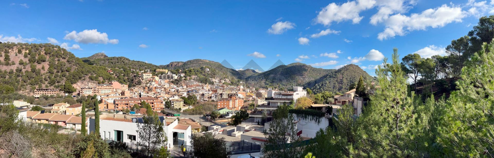PARCELA URBANA EN SERRA – 1.546 m2 CON POSIBILIDAD DE SEGREGACIÓN Y VISTAS ABIERTAS A LA SIERRA CALDERONA