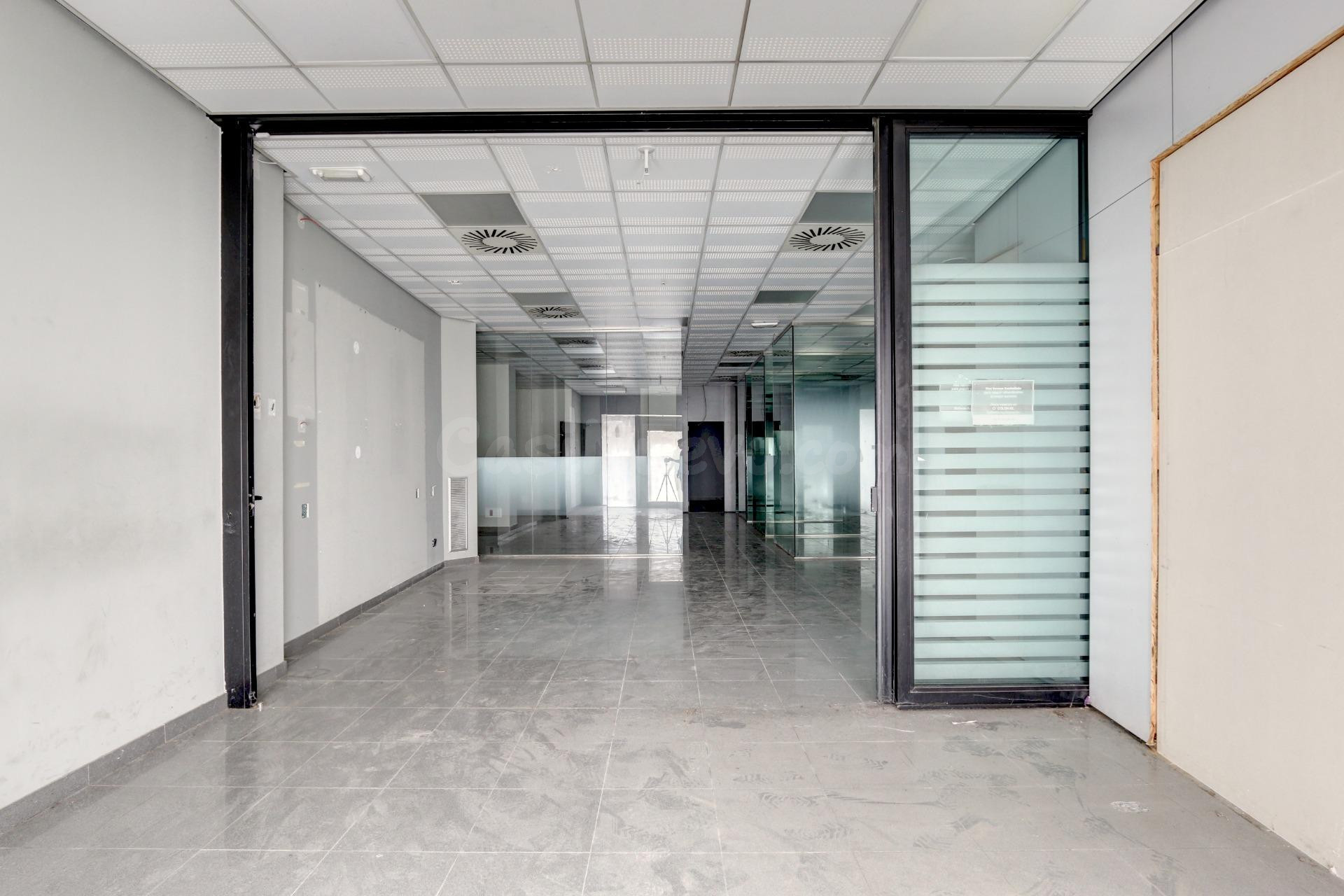 Local comercial con vivienda y garaje incluidos