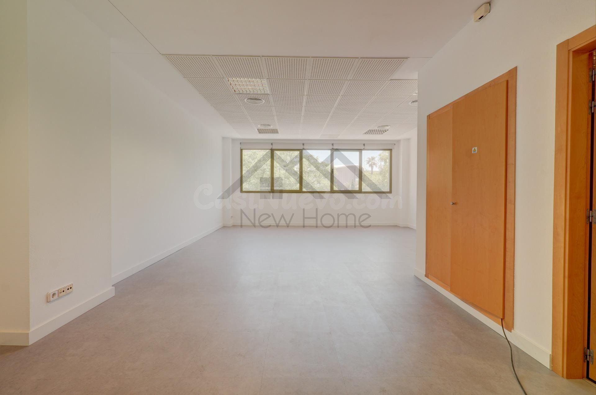 ✨ Tu oficina en el corazón empresarial de Valencia. Impecable, equipada y lista para empezar
