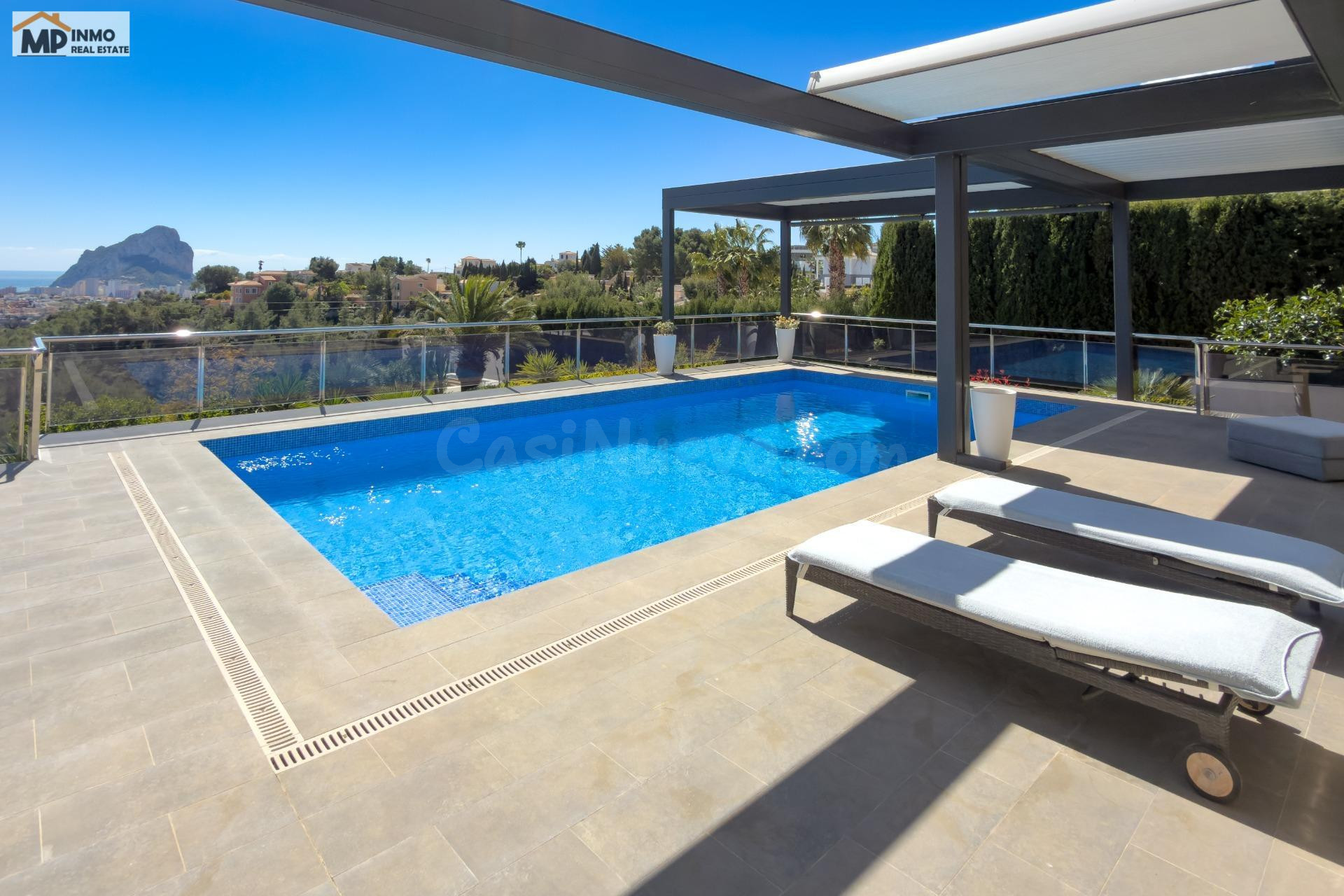 Espectacular villa con vistas al mar y privacidad en ubicación inmejorable
