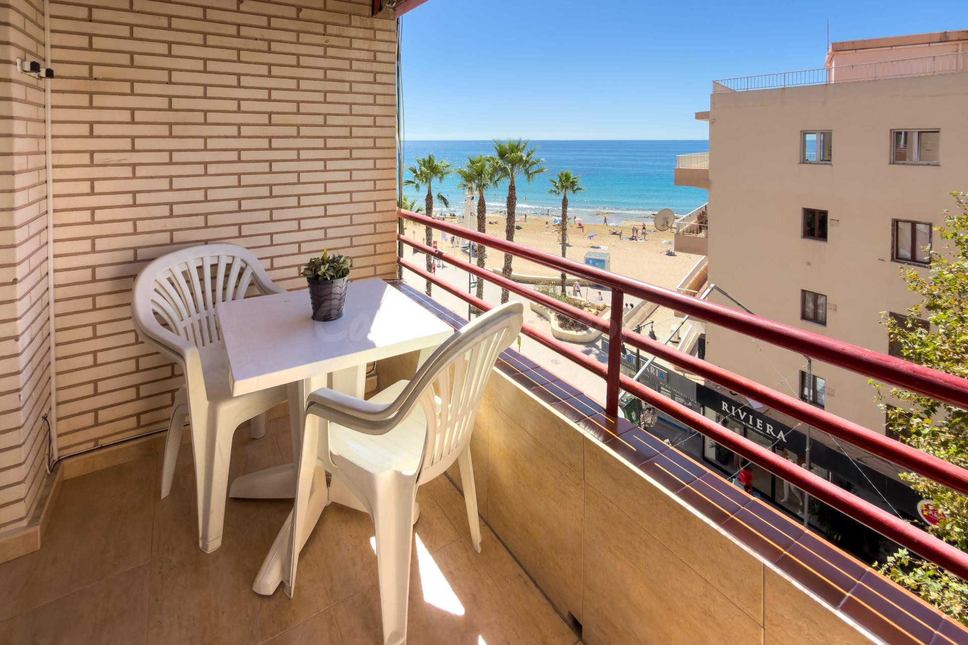 Apartamento con vistas al mar en segunda línea de playa, Calpe