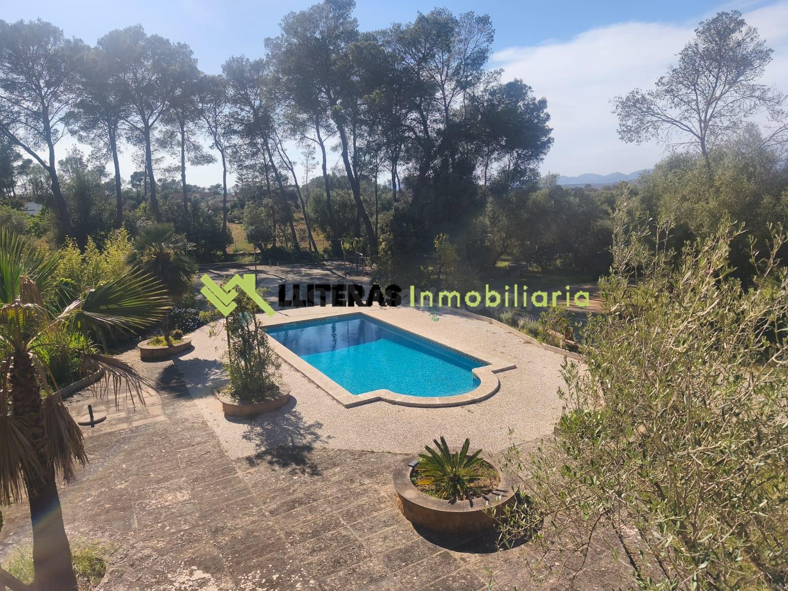 Finca en Algaida con gran piscina y pista de tenis privada busca nuevo propietario.