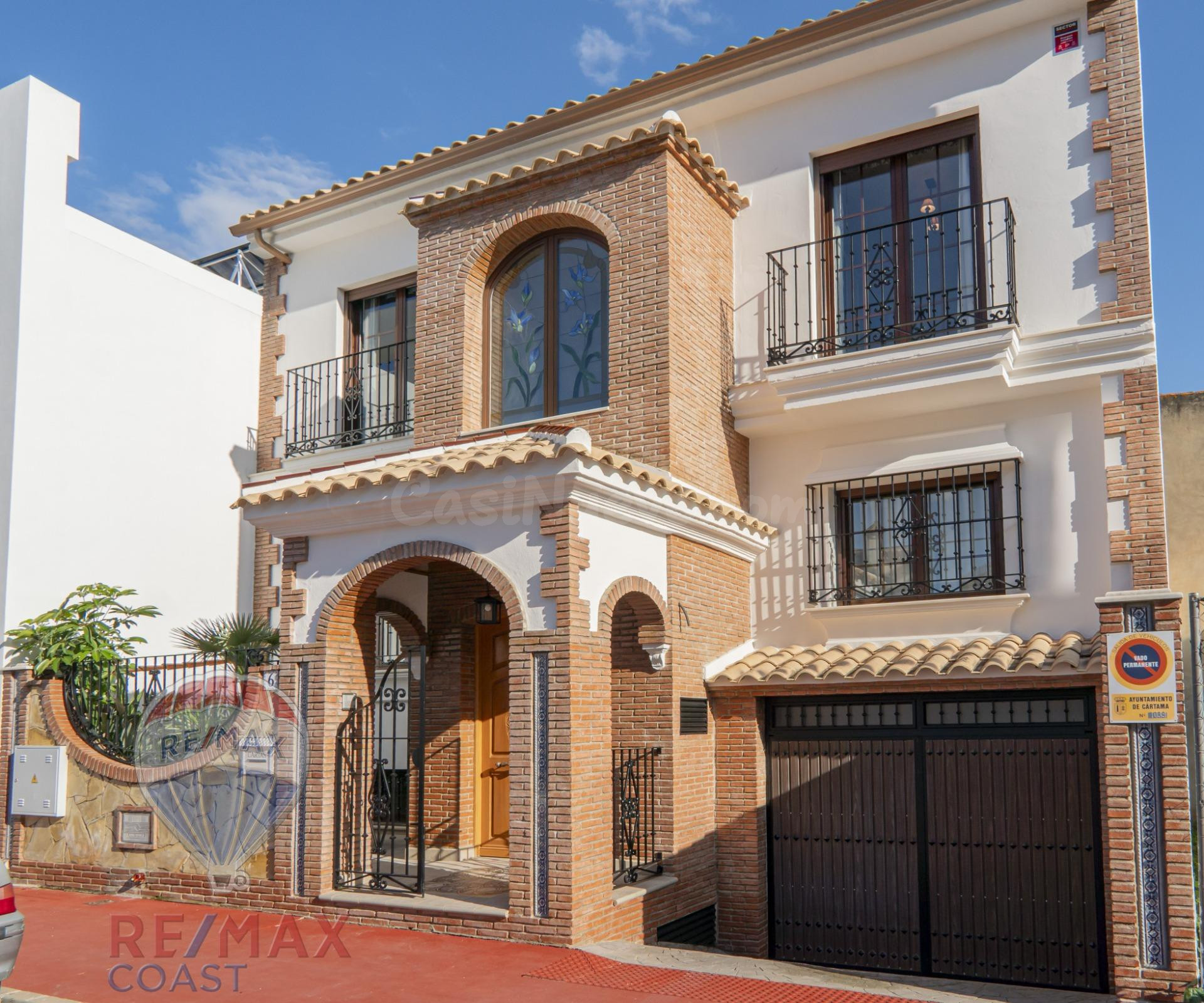 ELEGANTE VIVIENDA EN ESTACIÓN DE CÁRTAMA.