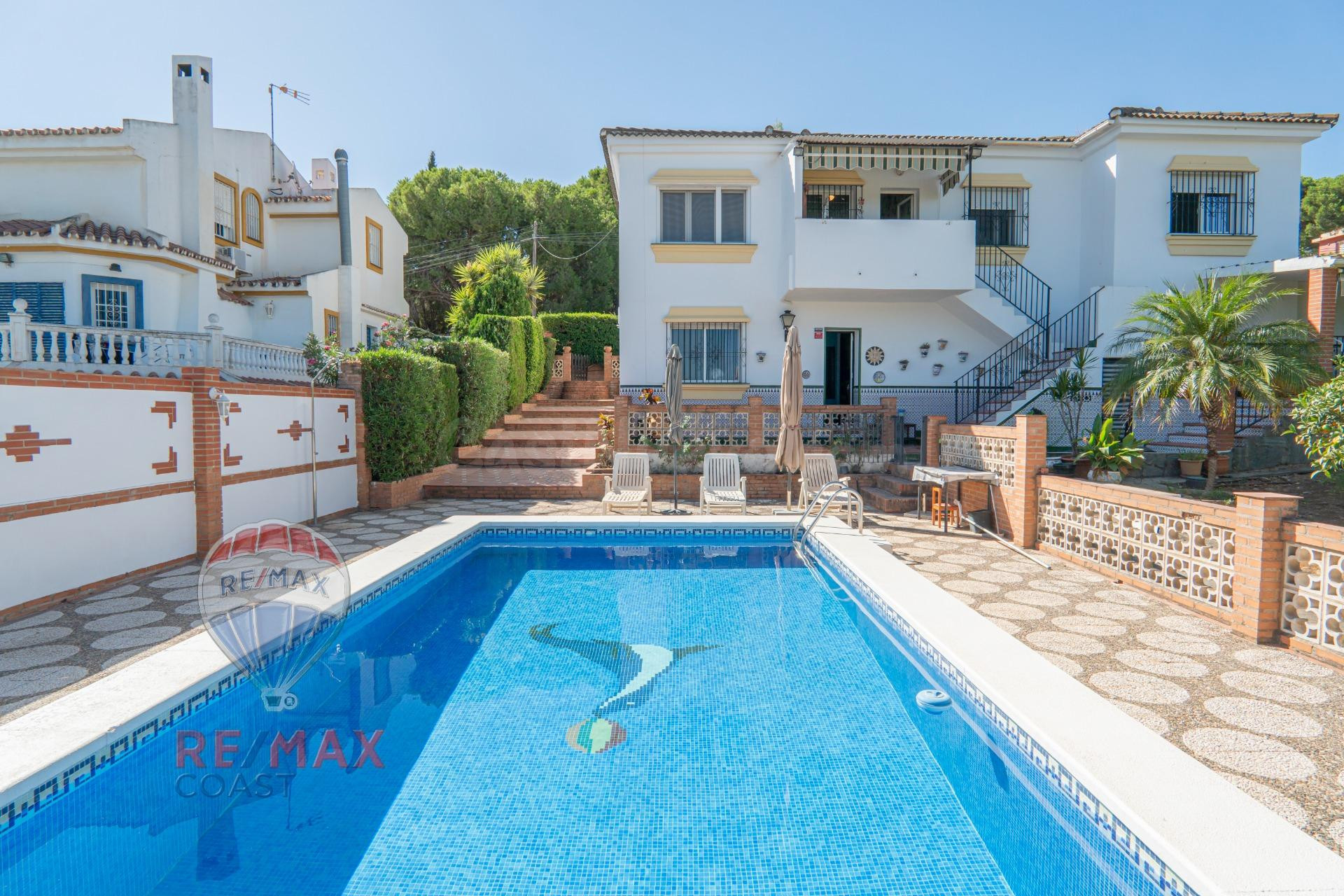 Chalet Familiar con Vistas y Casita de Invitados en Pinos de Alhaurín