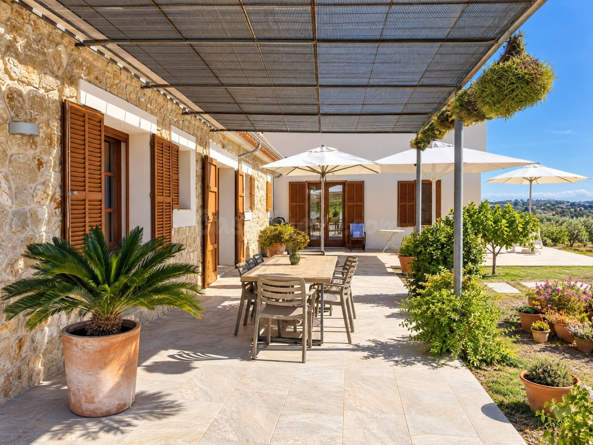Exclusivo Chalet Reformado en Selva con Espectaculares Vistas y Amplias Terrazas