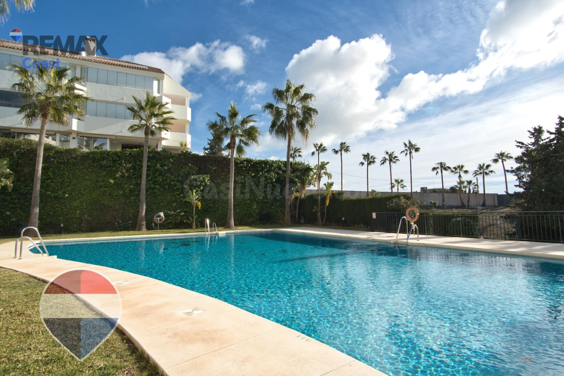 PISO CON GRAN TERRAZA, PISCINA Y GARAJE EN ARENAL GOLF – BENALMÁDENA