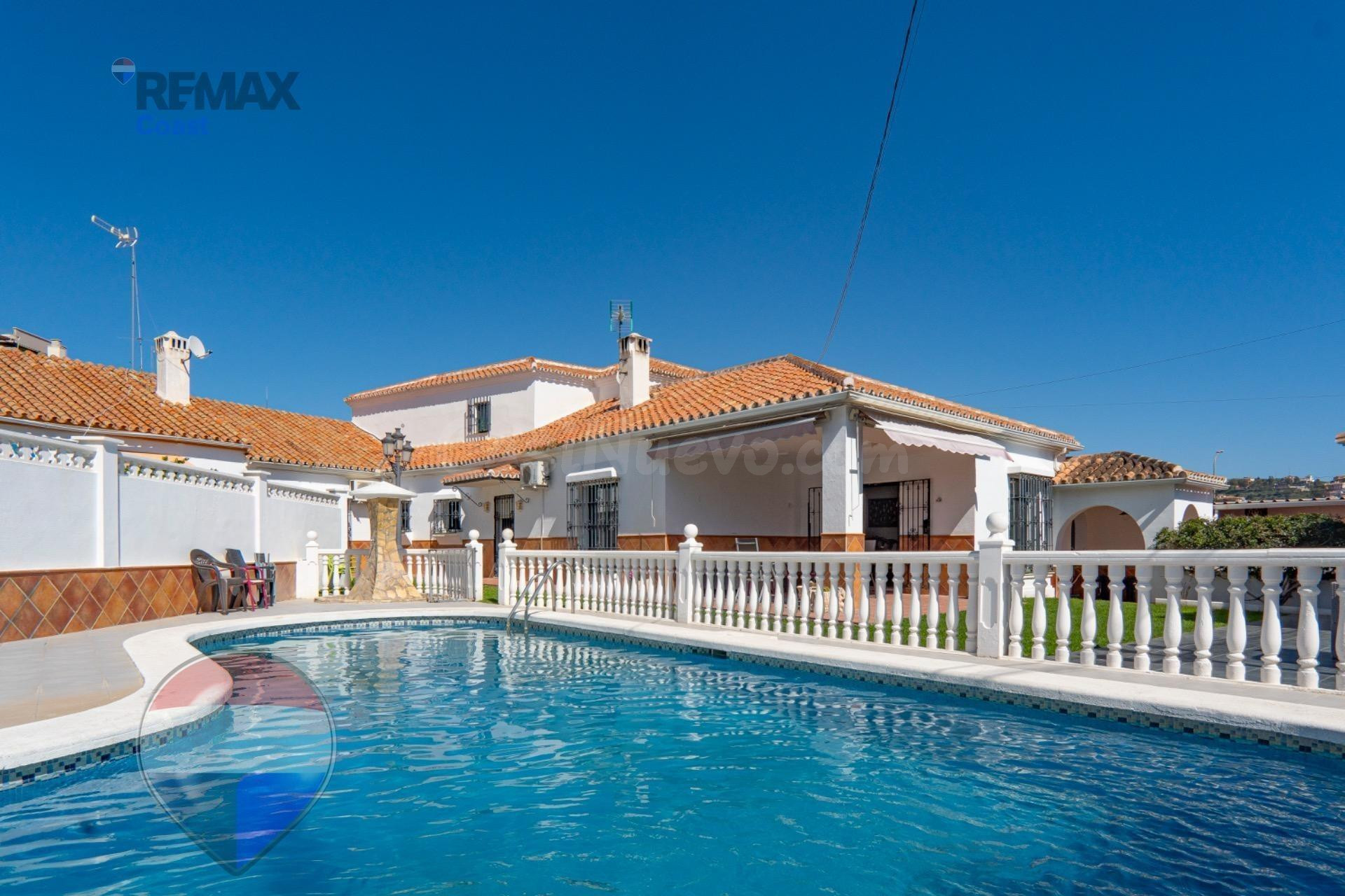 Magnífico chalet con piscina y licencia turística en Rincón  - foto 2