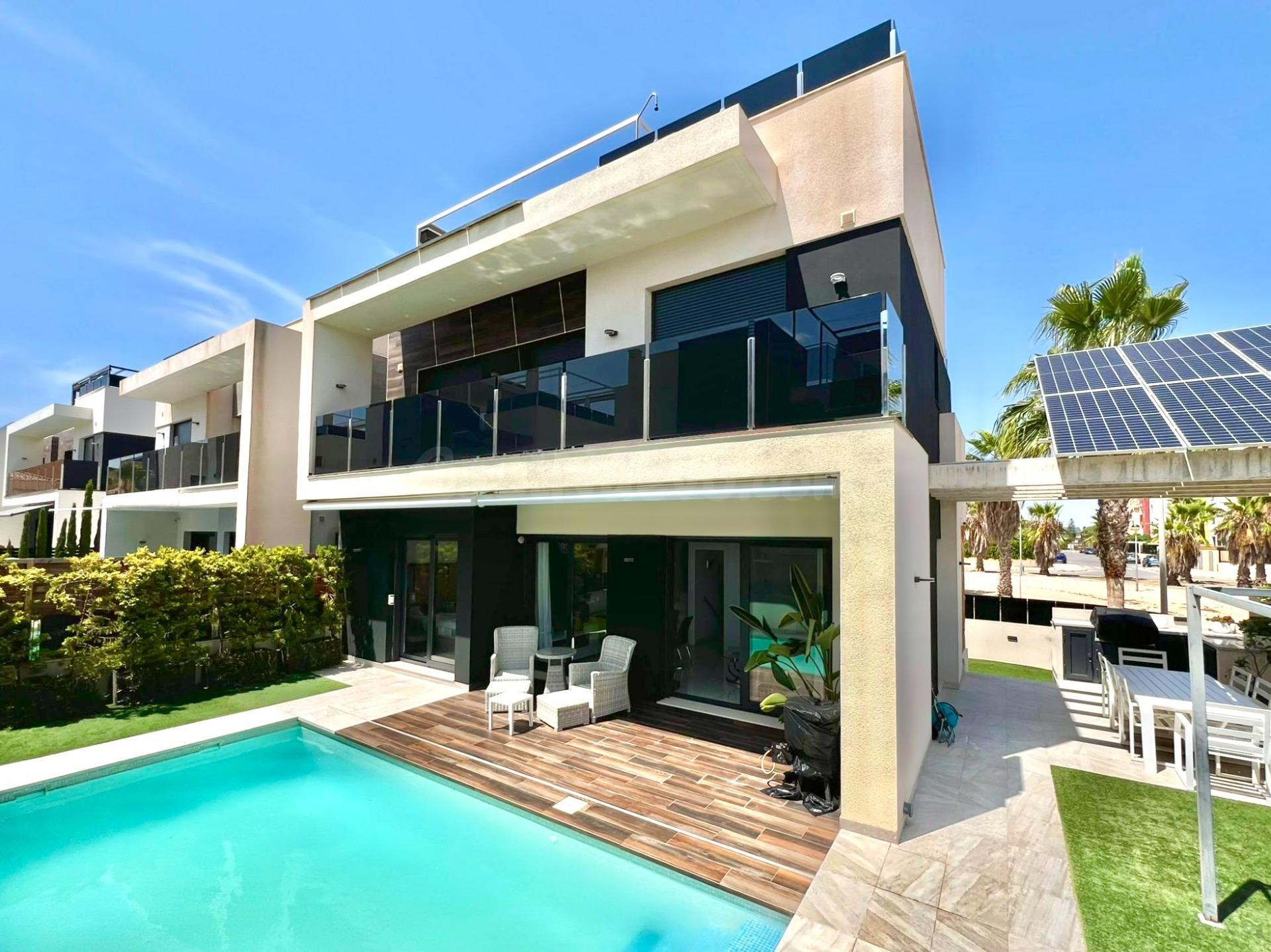 Villa 4 habitaciones 271m² en venta - Lomas de Cabo Roig