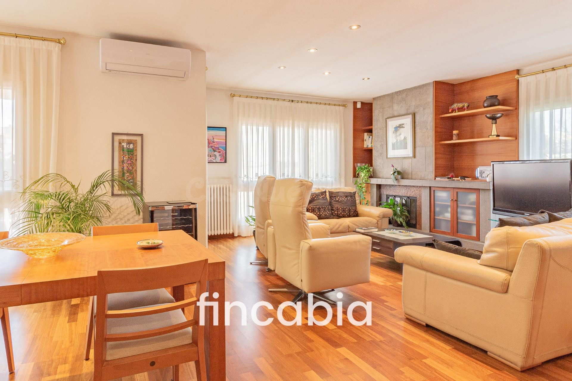 Casa aislada con piscina i jardín en venta en Santa Coloma d - foto 3