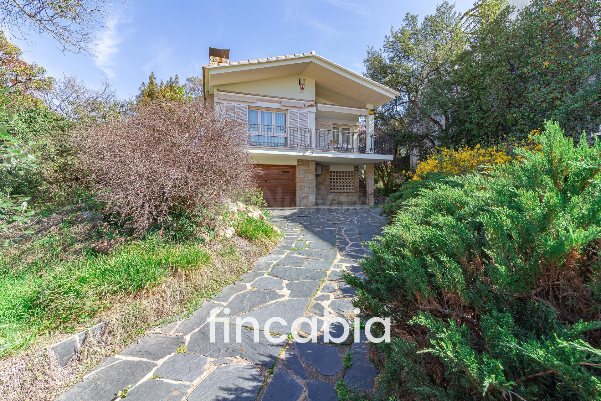 Casa aislada con piscina i jardín en venta en Santa Coloma d - foto 4